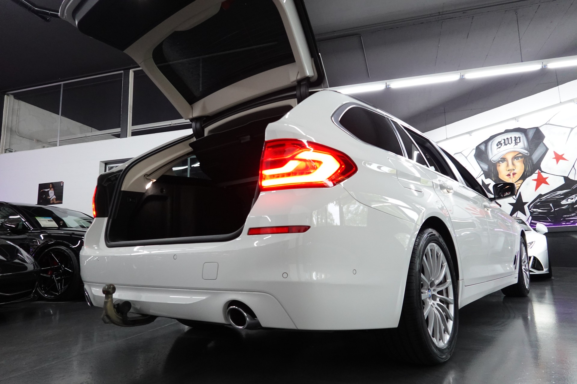 BMW 520d TOURING STEPTRONIC CH-FZ AHL 2000kg-image-42
