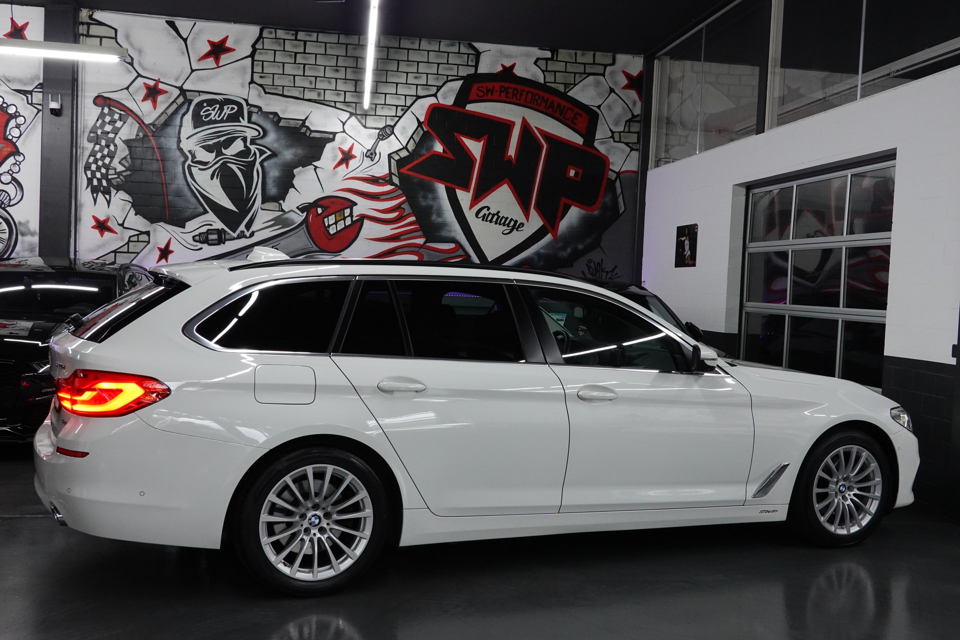BMW 520d TOURING STEPTRONIC CH-FZ AHL 2000kg-image-22