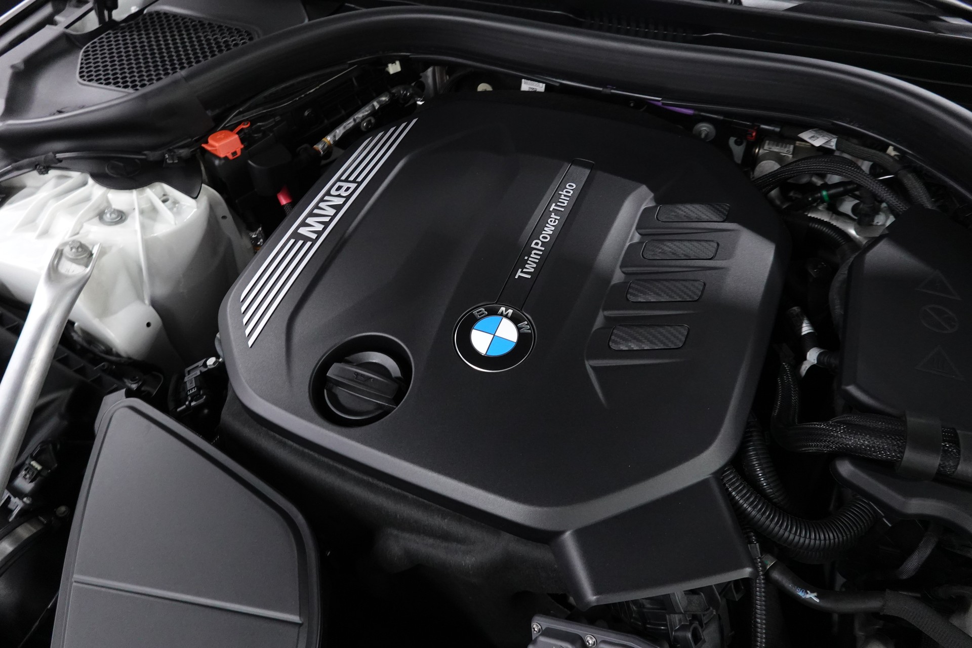 BMW 520d TOURING STEPTRONIC CH-FZ AHL 2000kg-image-4