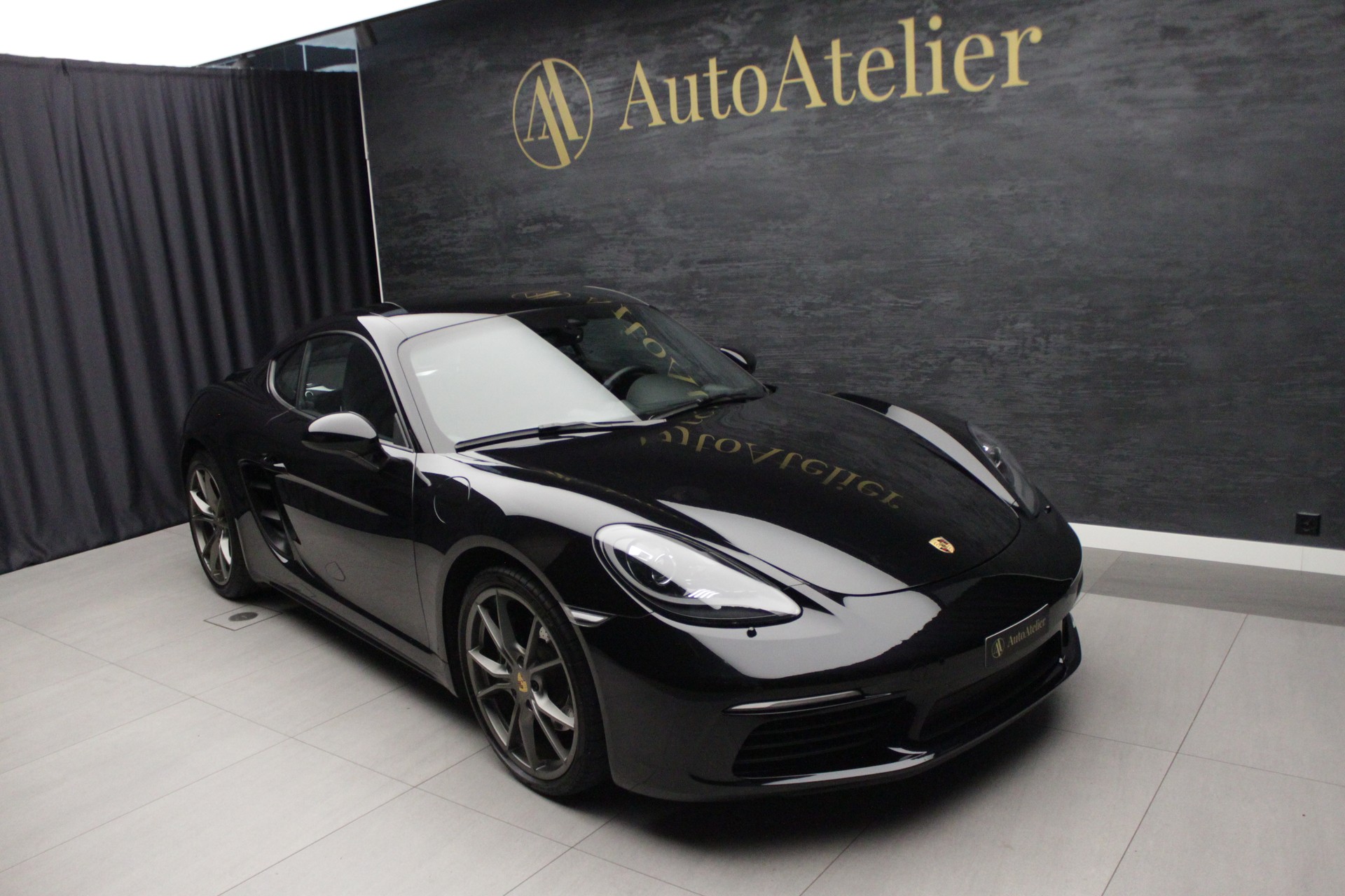 PORSCHE 718 Cayman 2.0 PDK-showroom-element-1