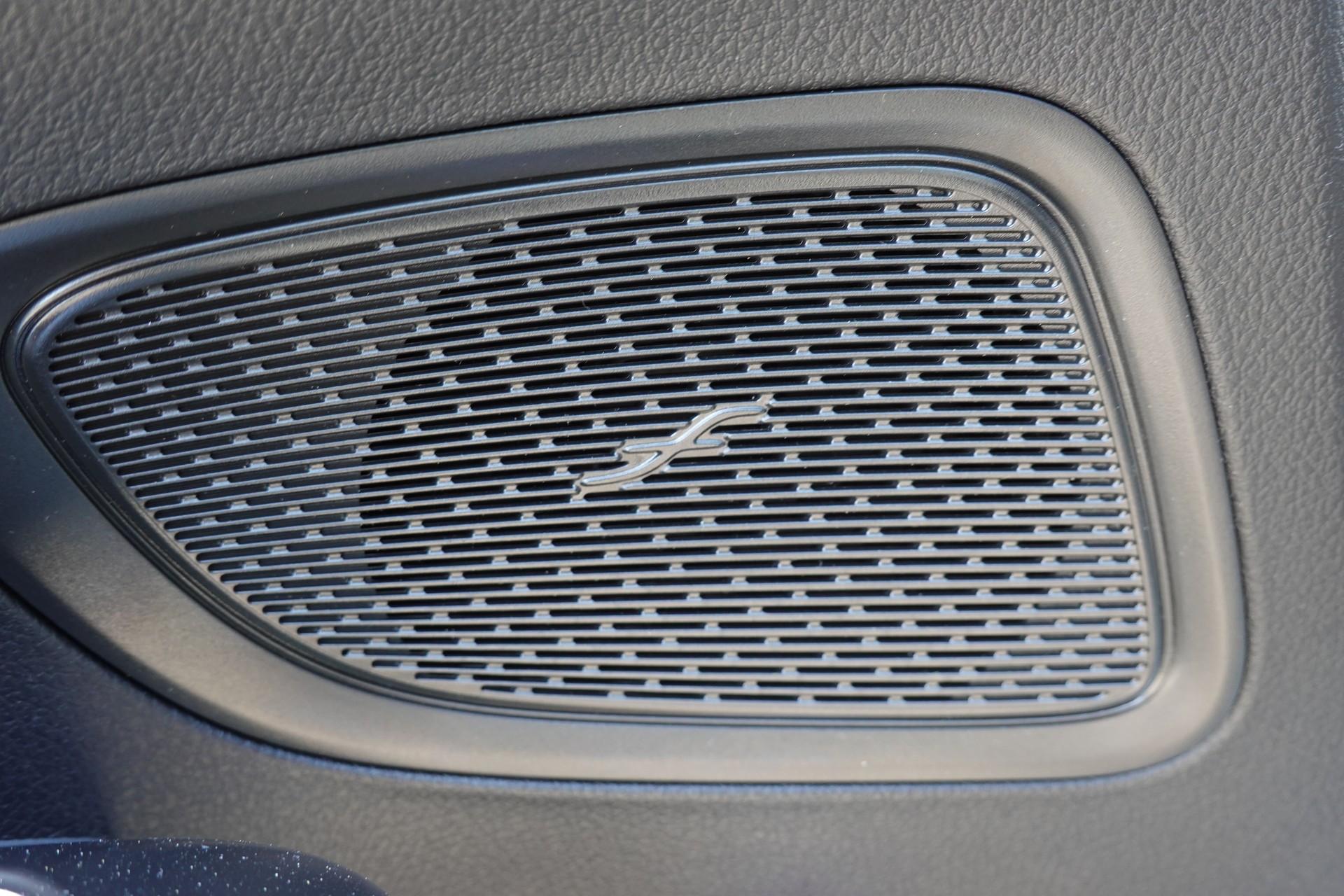 MERCEDES-BENZ C 300e AMG Line - "Pack AMG Int & Exté * Pack Nuit * Pack Mémoire * CH Auto"-image-20