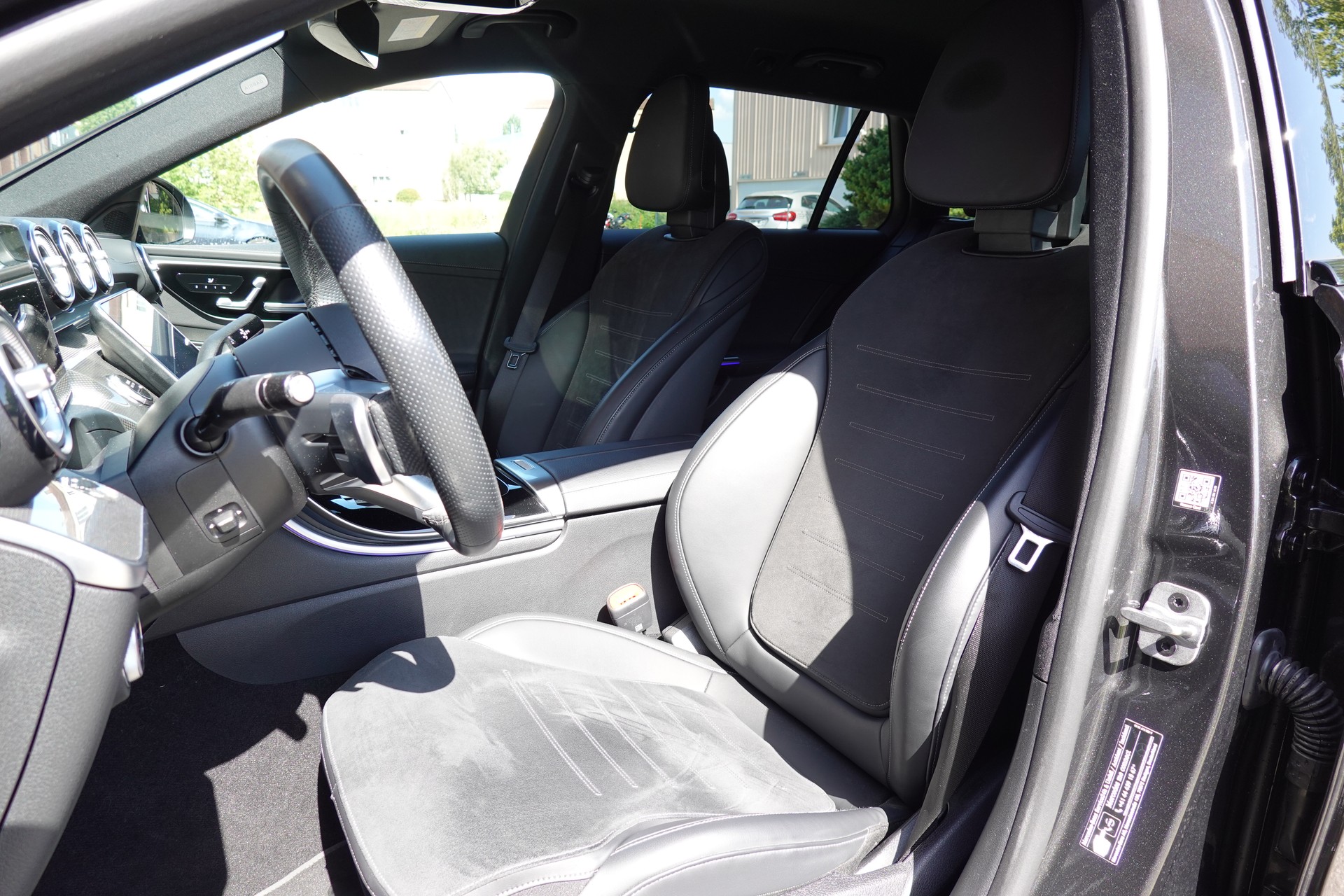 MERCEDES-BENZ C 300e AMG Line - "Pack AMG Int & Exté * Pack Nuit * Pack Mémoire * CH Auto"-image-22