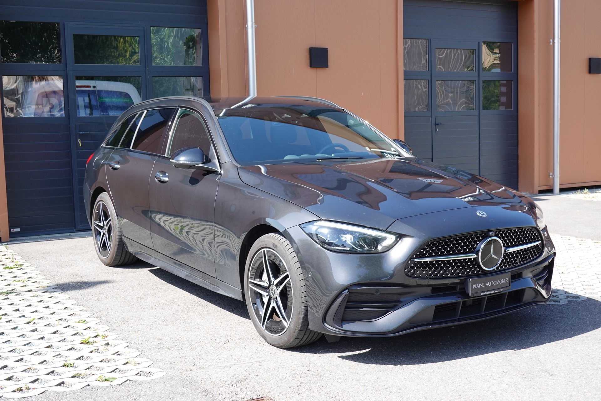 MERCEDES-BENZ C 300e AMG Line - "Pack AMG Int & Exté * Pack Nuit * Pack Mémoire * CH Auto"-showroom-element-2