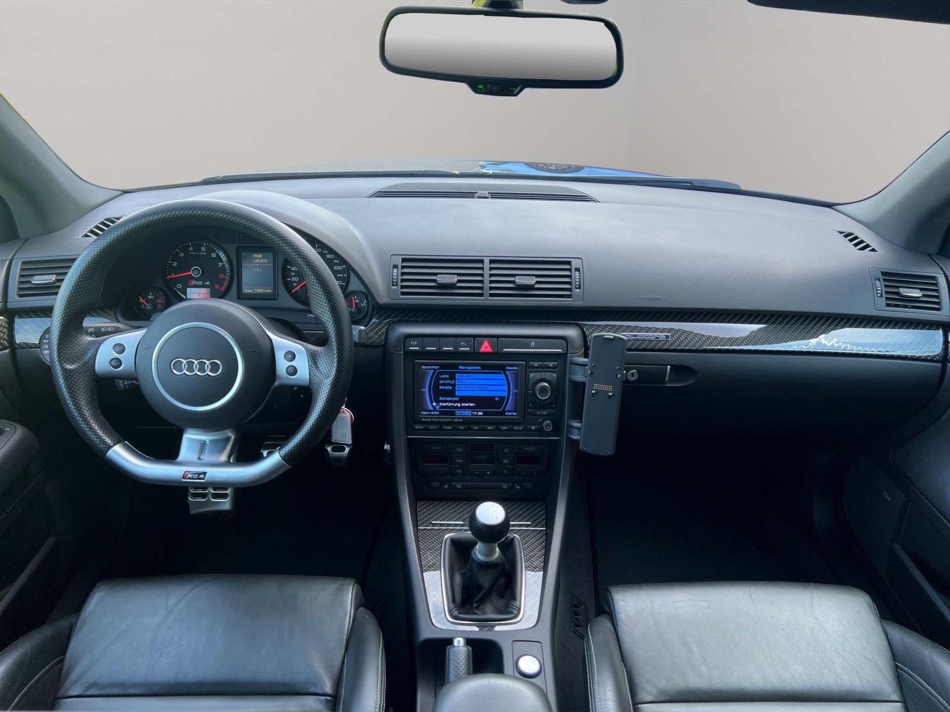 AUDI RS4 Avant 4.2 V8 quattro-image-13