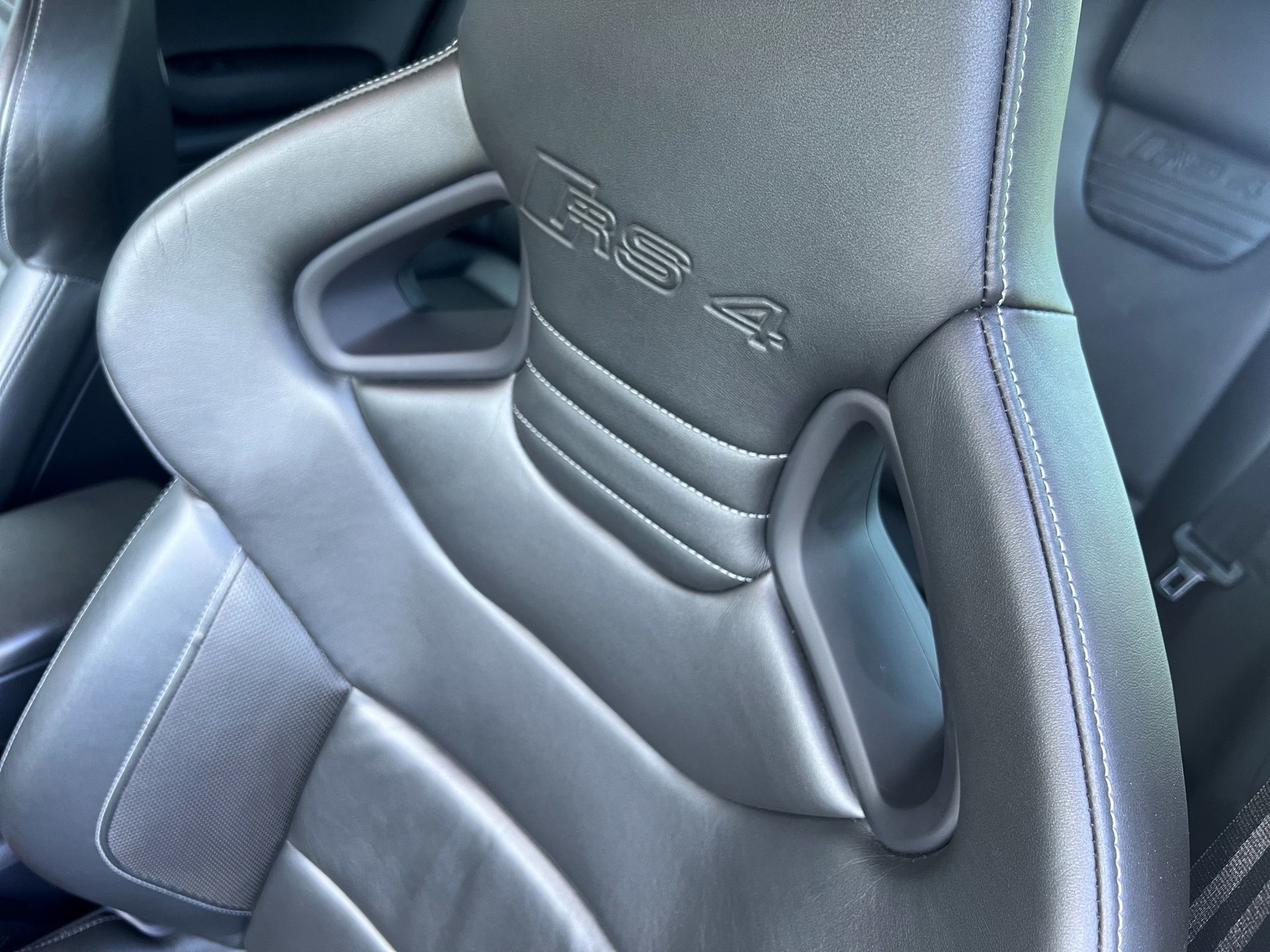 AUDI RS4 Avant 4.2 V8 quattro-image-21