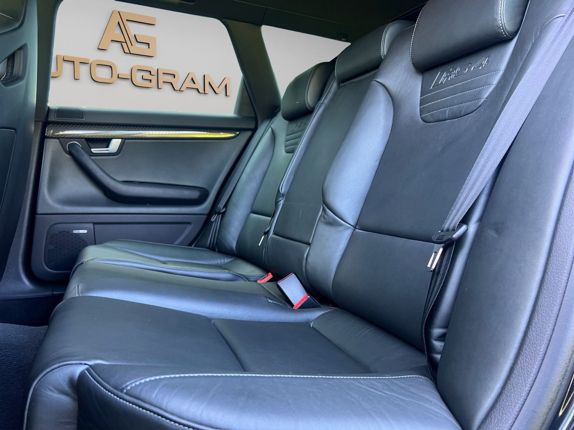 AUDI RS4 Avant 4.2 V8 quattro-image-22