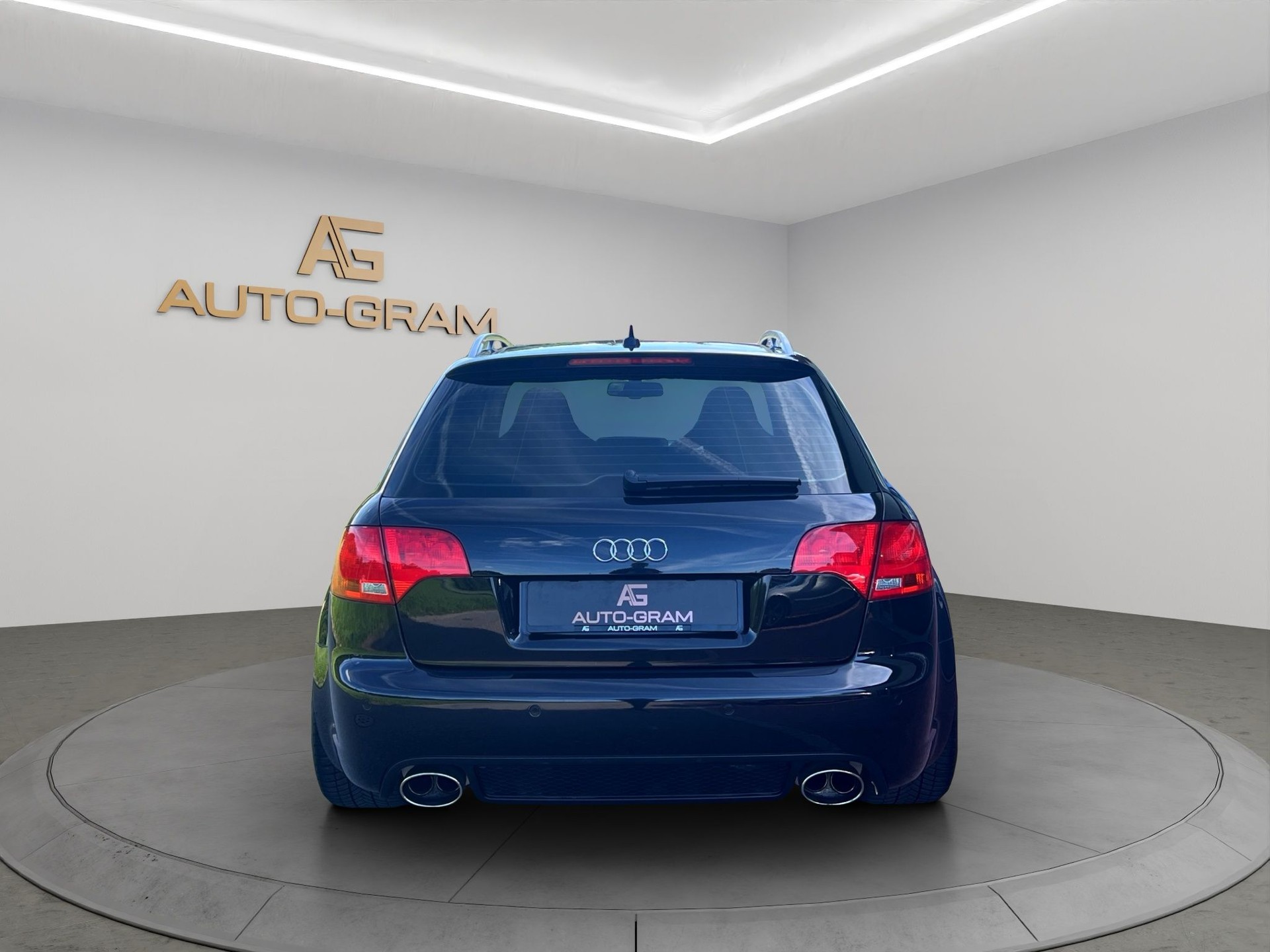 AUDI RS4 Avant 4.2 V8 quattro-showroom-element-3
