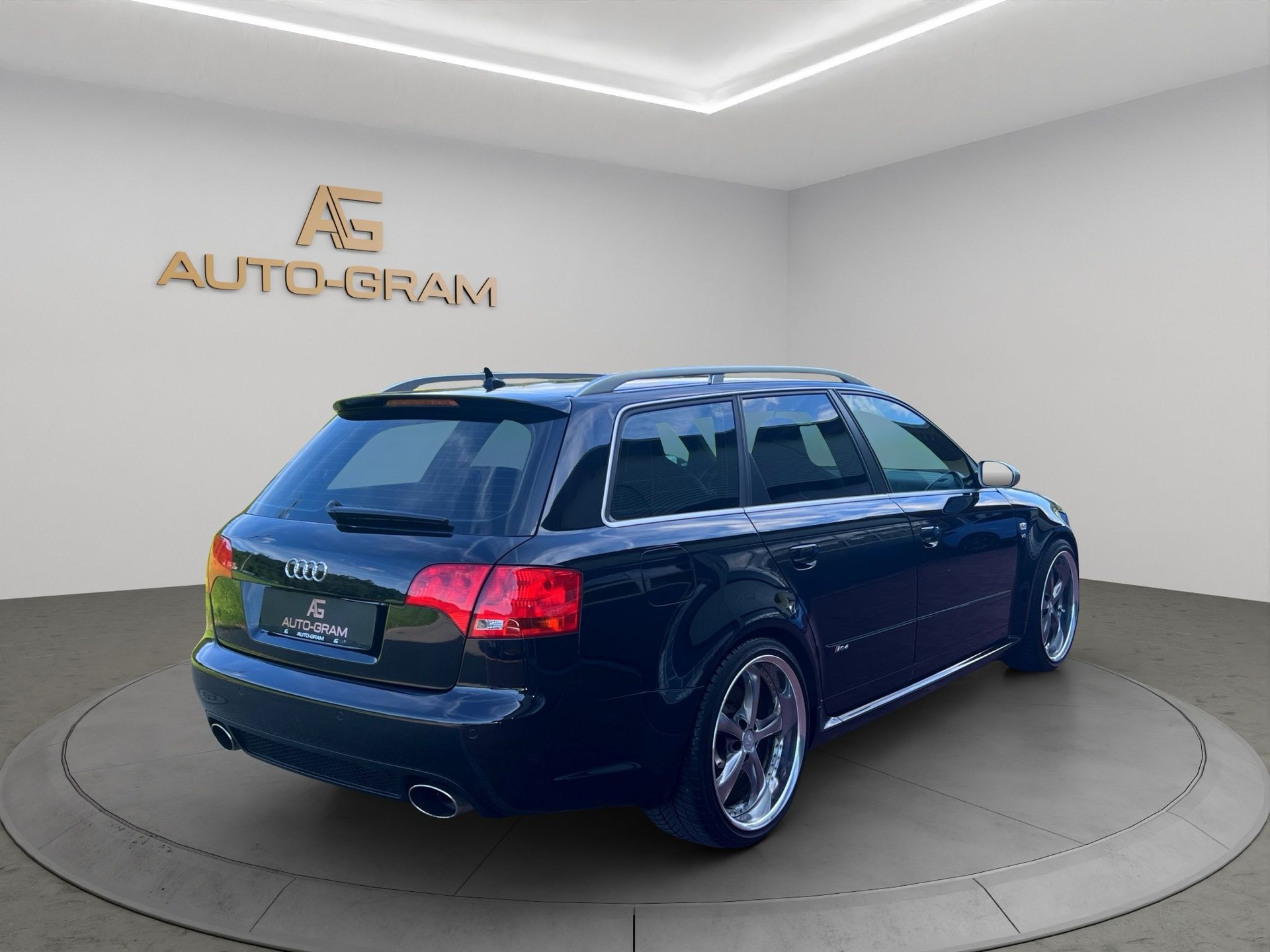 AUDI RS4 Avant 4.2 V8 quattro-image-4
