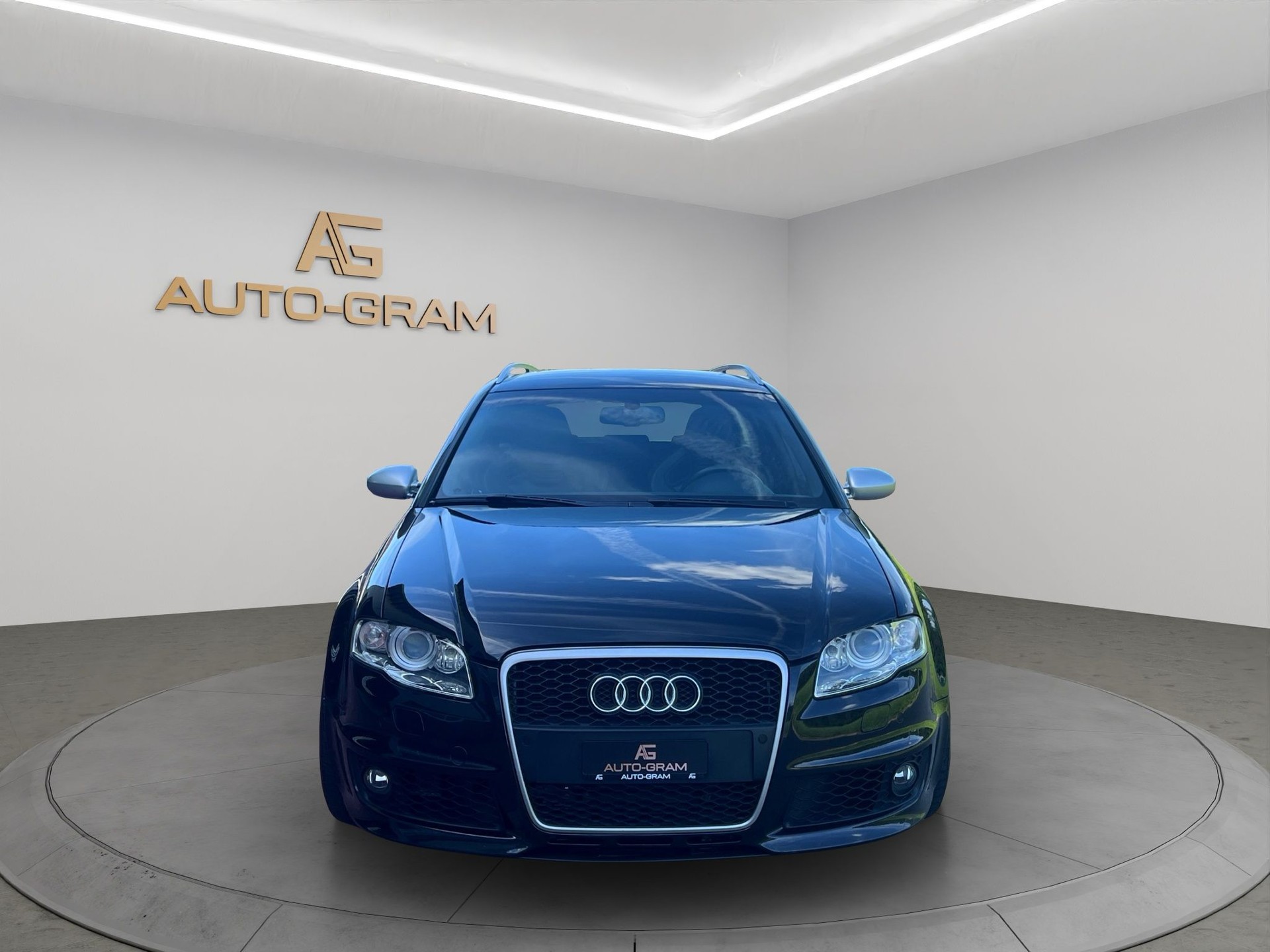AUDI RS4 Avant 4.2 V8 quattro-image-7