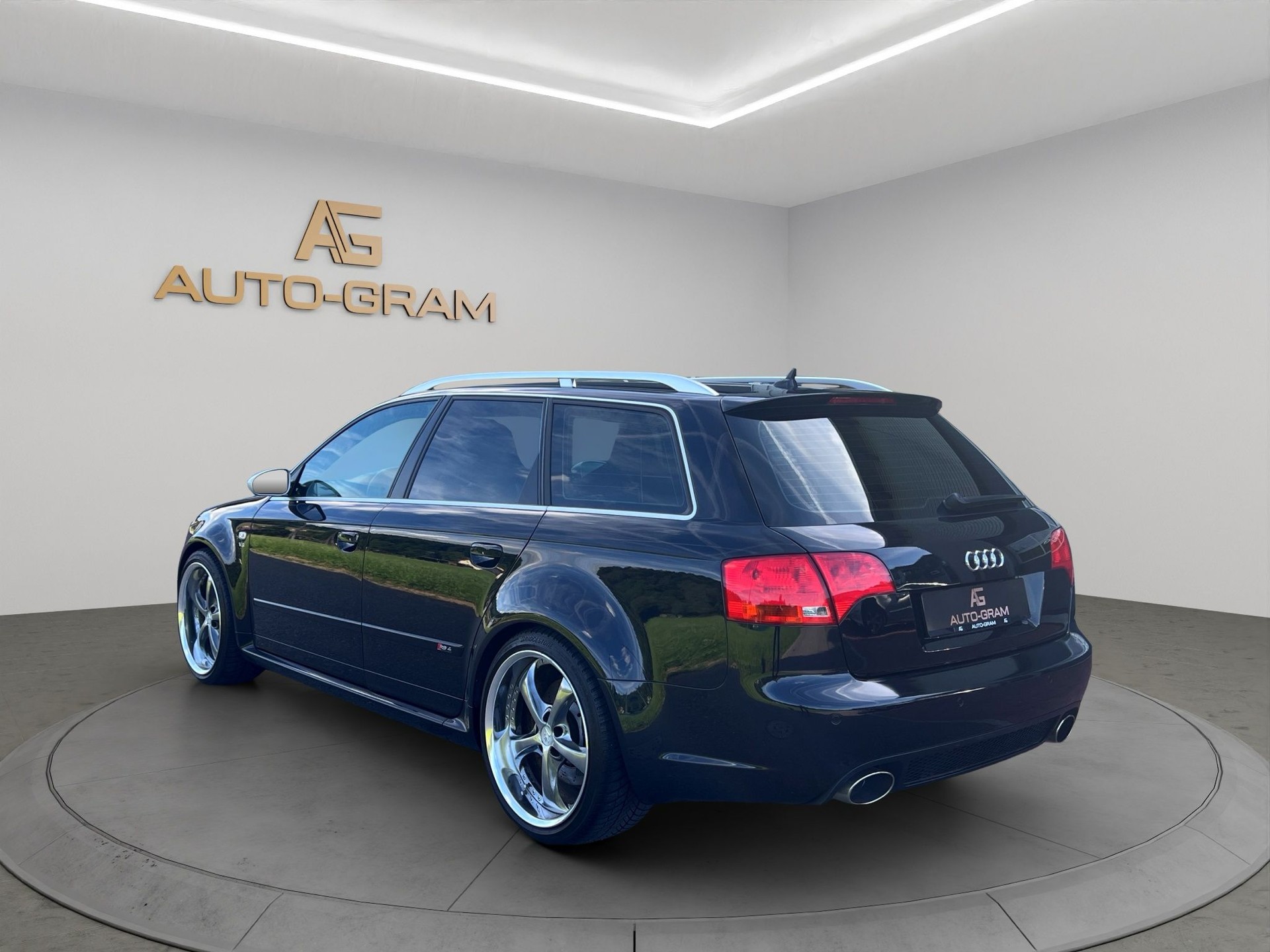 AUDI RS4 Avant 4.2 V8 quattro-showroom-element-2