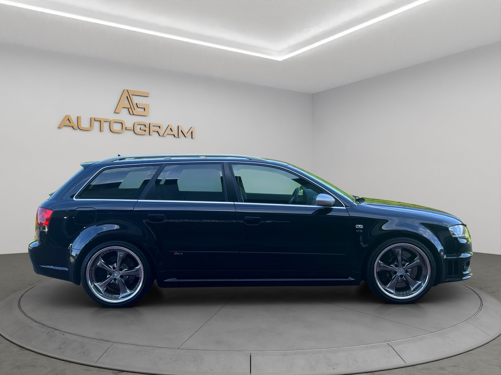 AUDI RS4 Avant 4.2 V8 quattro-image-5