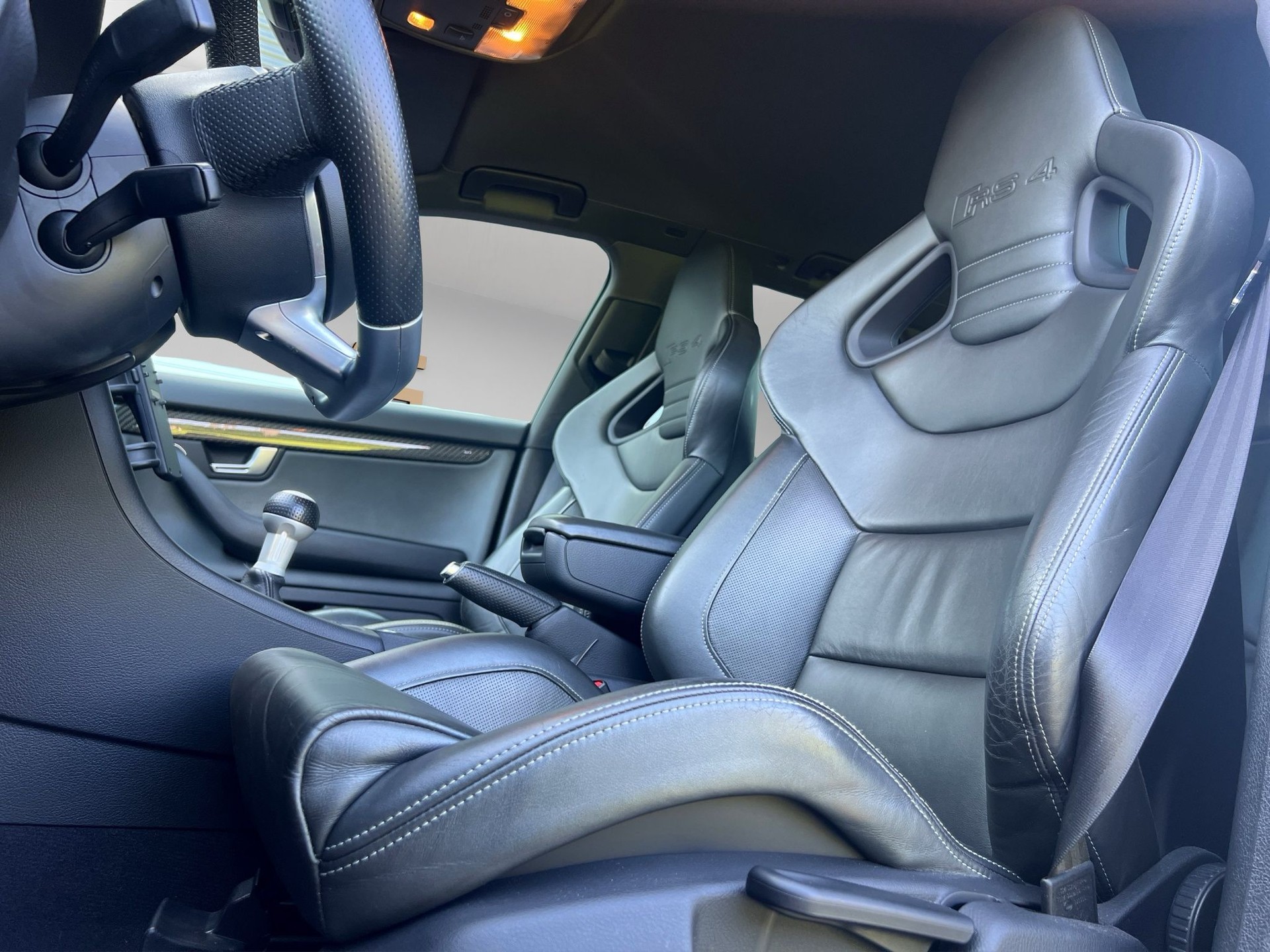 AUDI RS4 Avant 4.2 V8 quattro-image-11