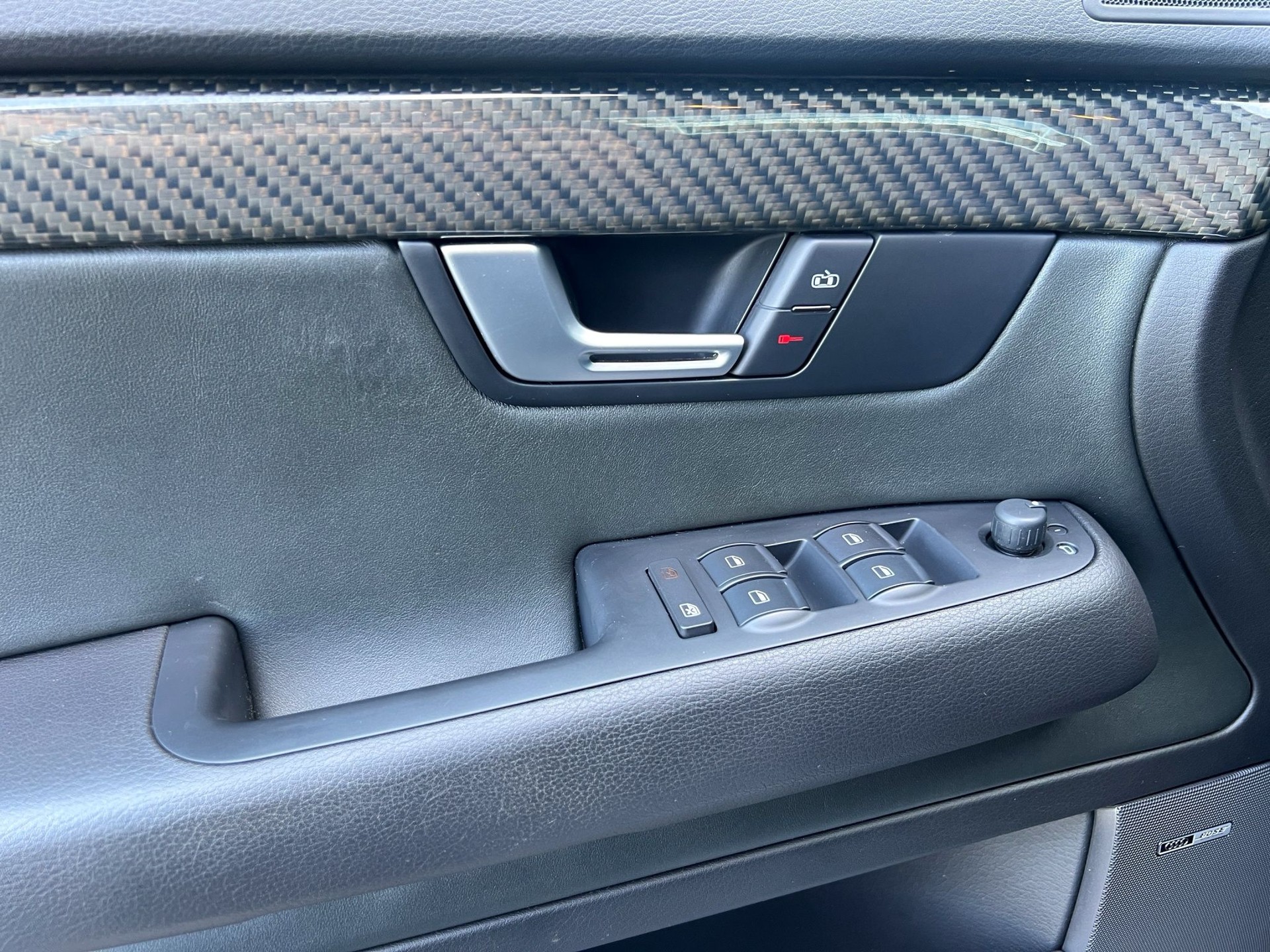 AUDI RS4 Avant 4.2 V8 quattro-image-19