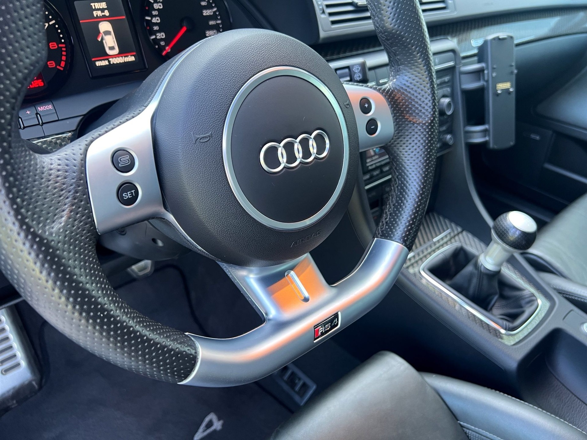 AUDI RS4 Avant 4.2 V8 quattro-image-15