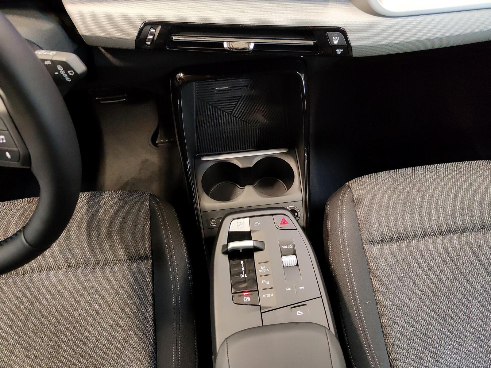 BMW X1 20i sDrive-image-12