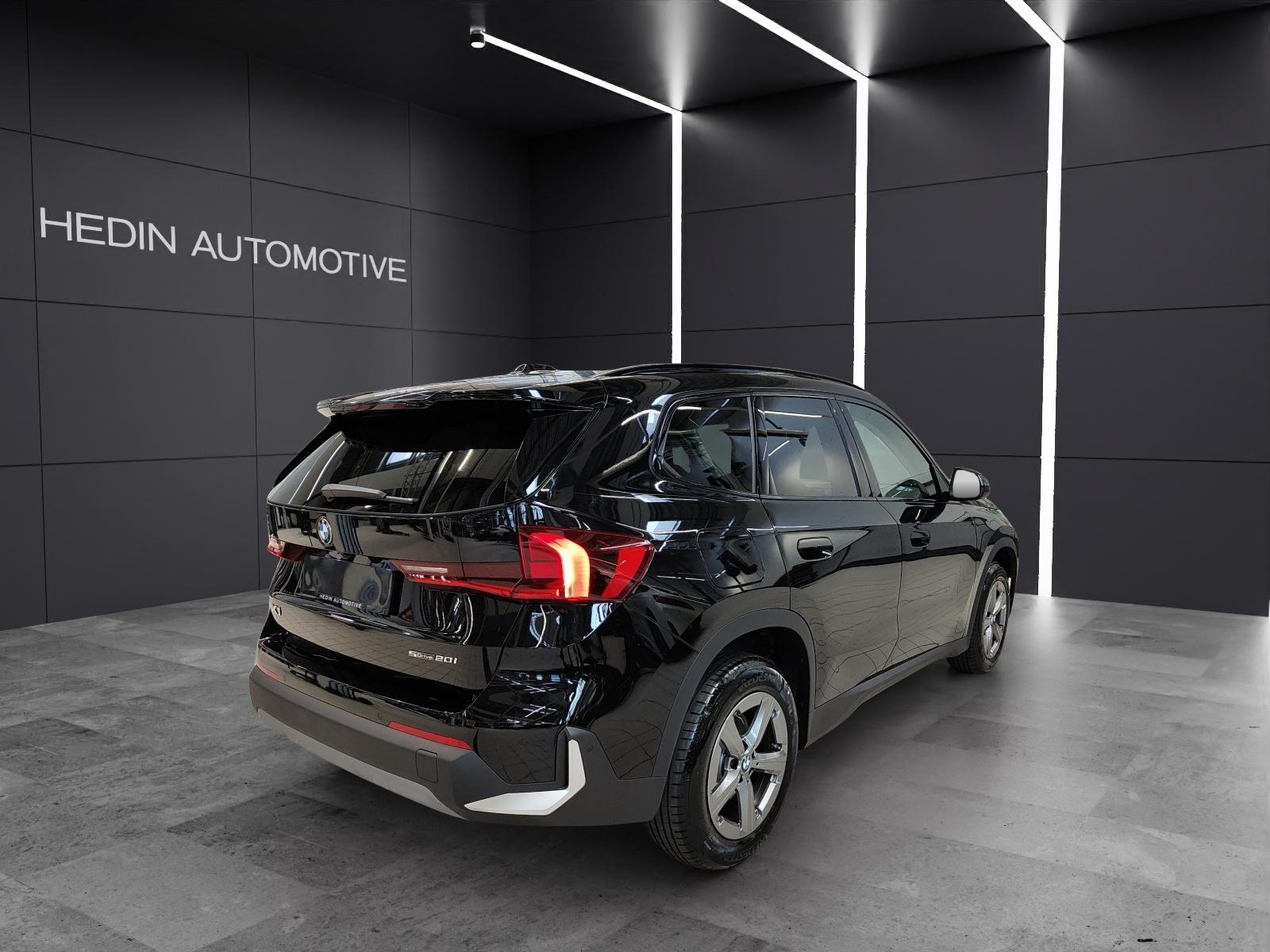 BMW X1 20i sDrive-image-5