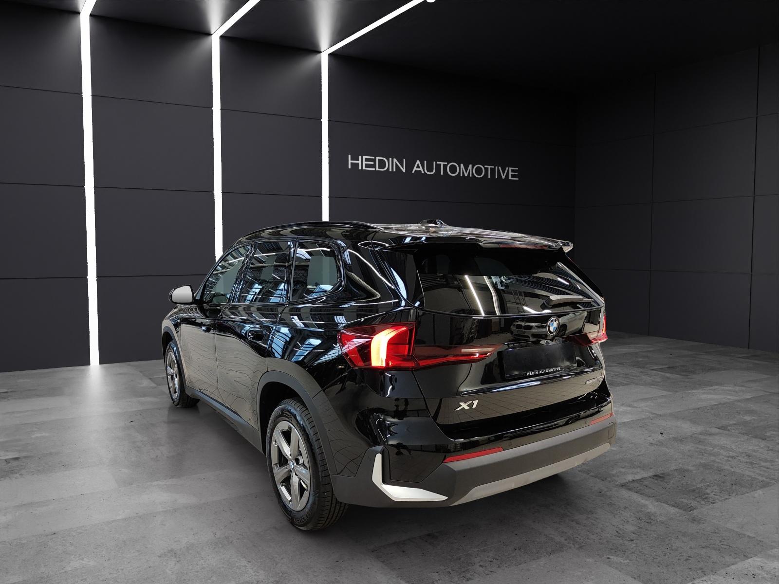 BMW X1 20i sDrive-showroom-element-3