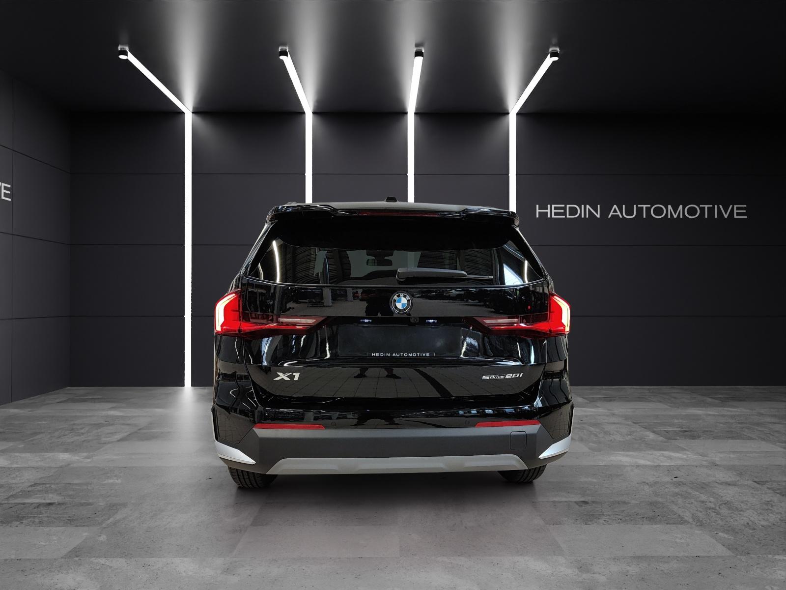 BMW X1 20i sDrive-image-4