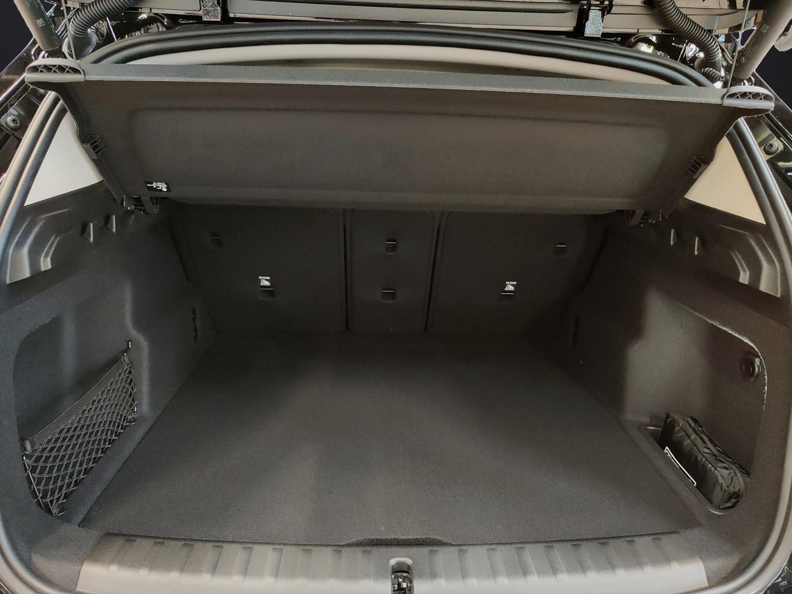 BMW X1 20i sDrive-image-15