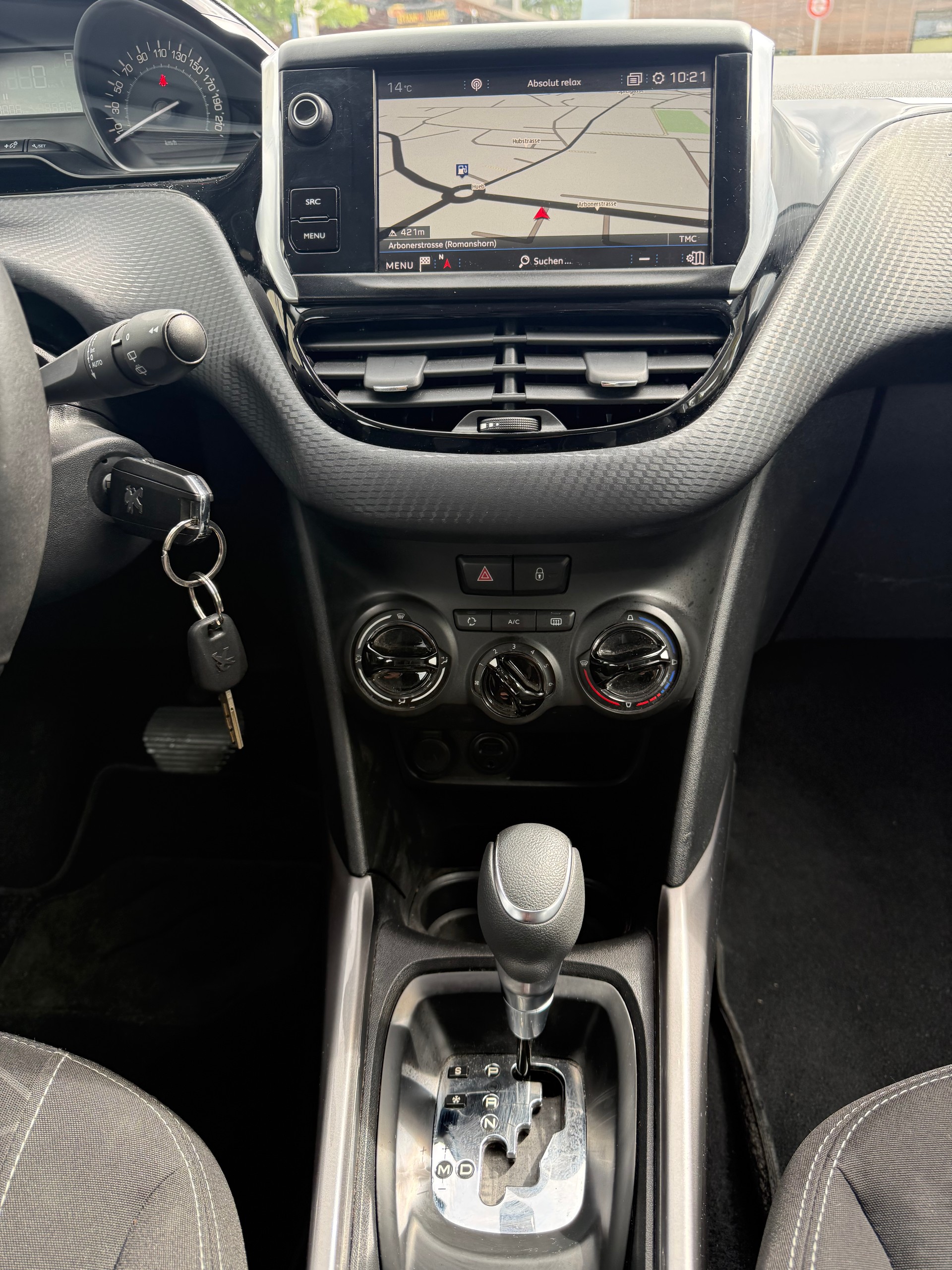 PEUGEOT 2008 1.2 PureTech Allure EAT6-image-7