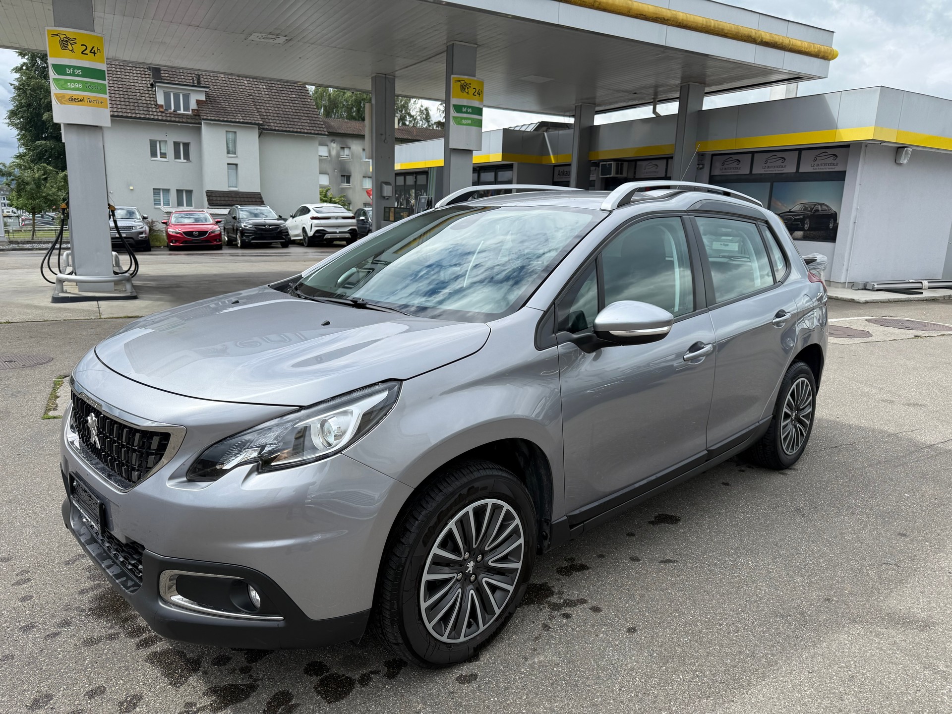 PEUGEOT 2008 1.2 PureTech Allure EAT6-image-1