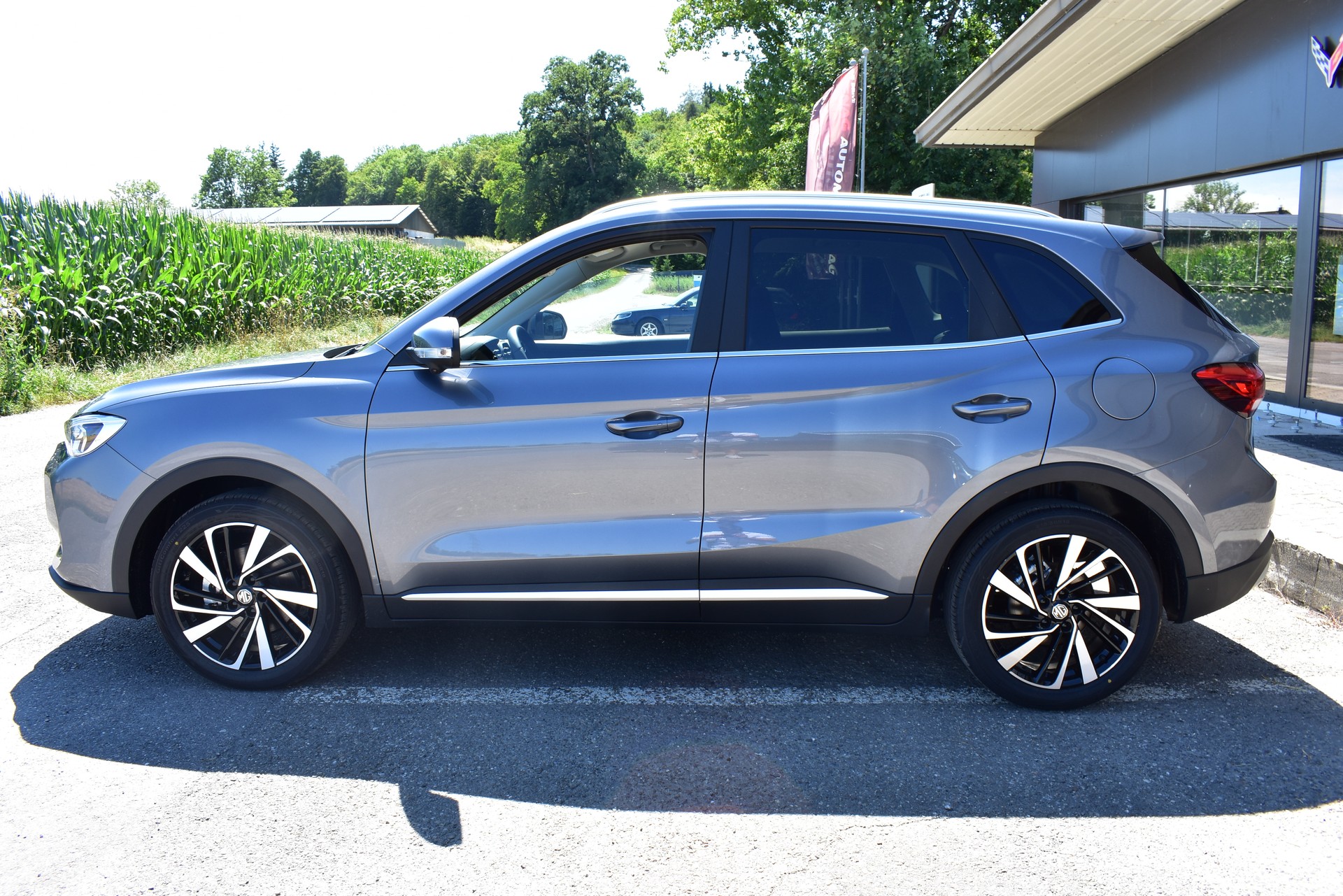 MG ZS 1.5 HEV Luxury-image-1