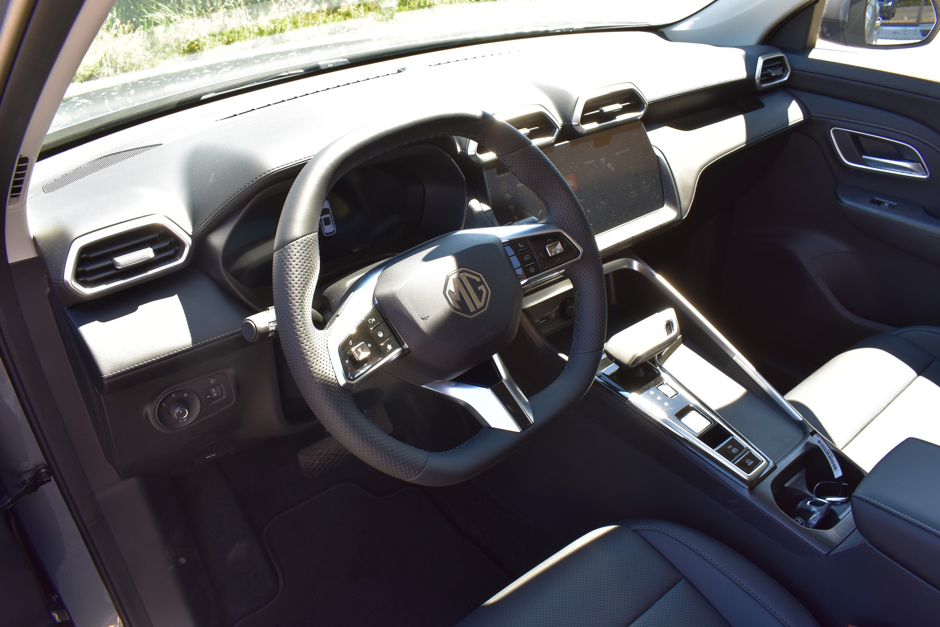 MG ZS 1.5 HEV Luxury-image-11