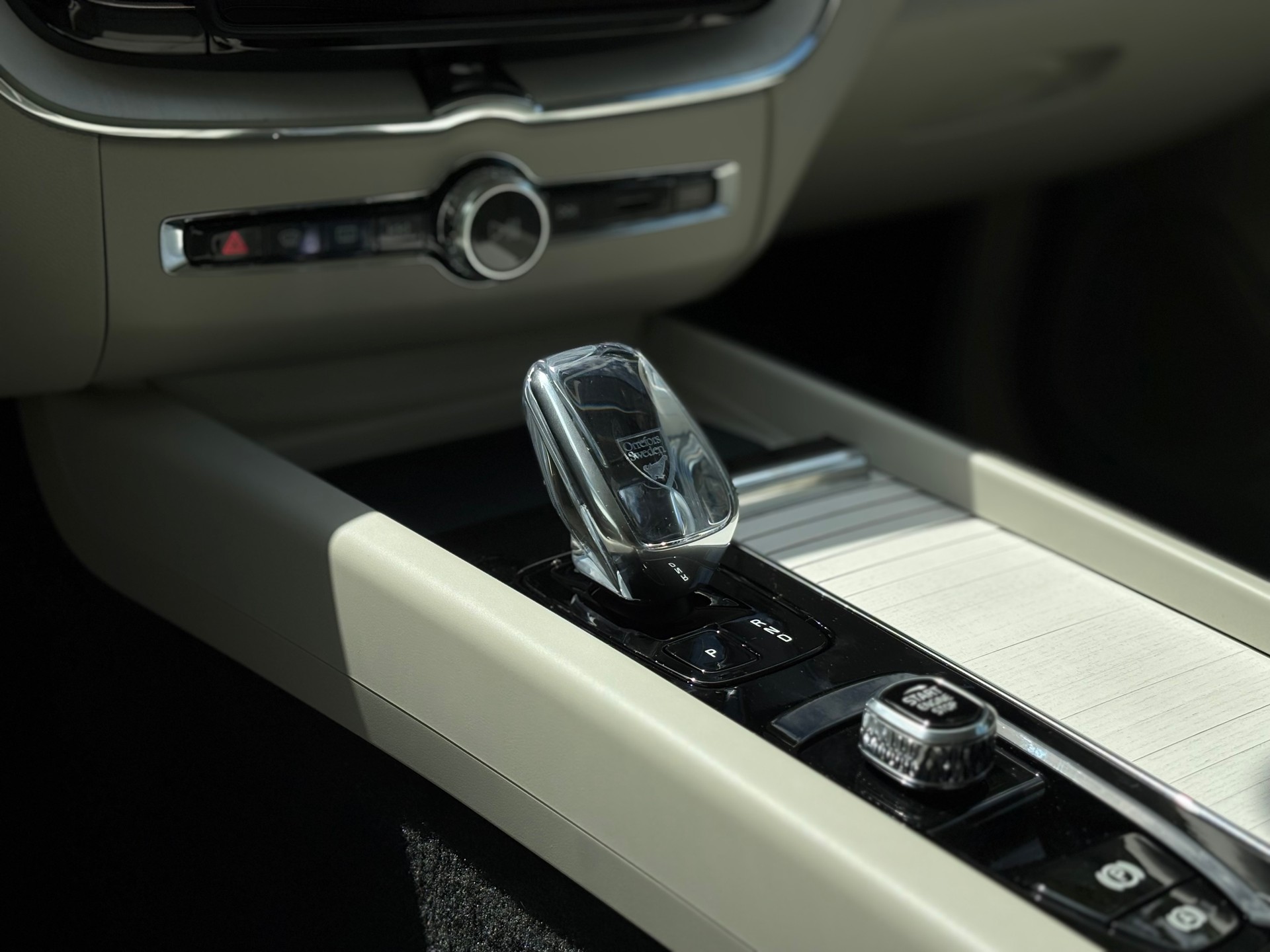 VOLVO XC60 2.0 T8 TE Ultra Dark eAWD-image-15