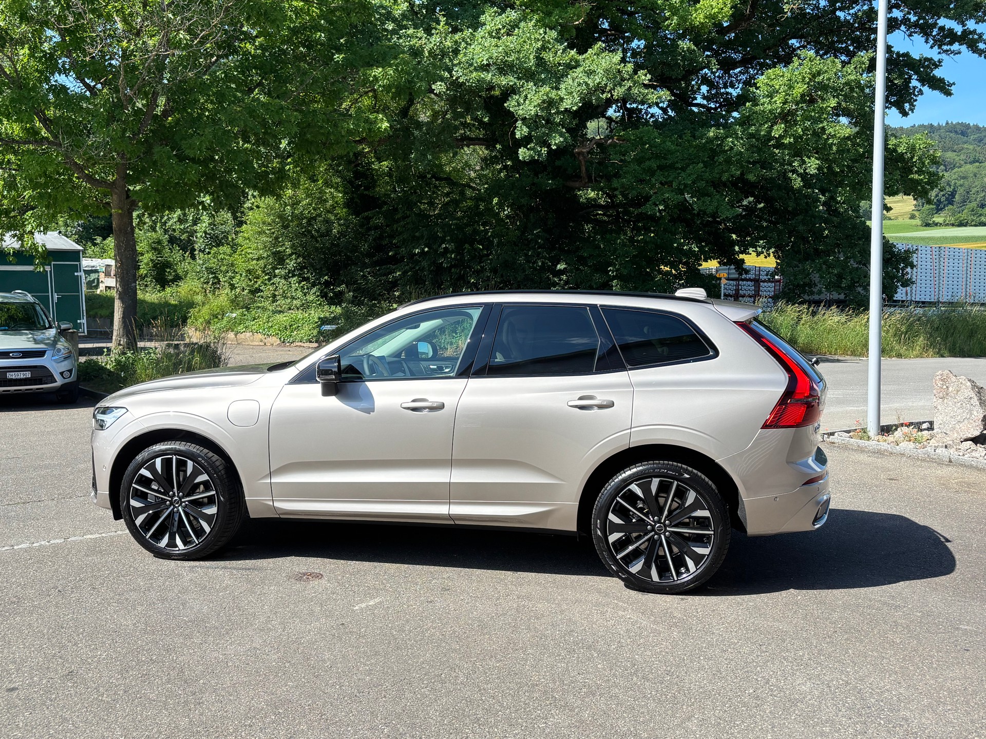 VOLVO XC60 2.0 T8 TE Ultra Dark eAWD-image-4