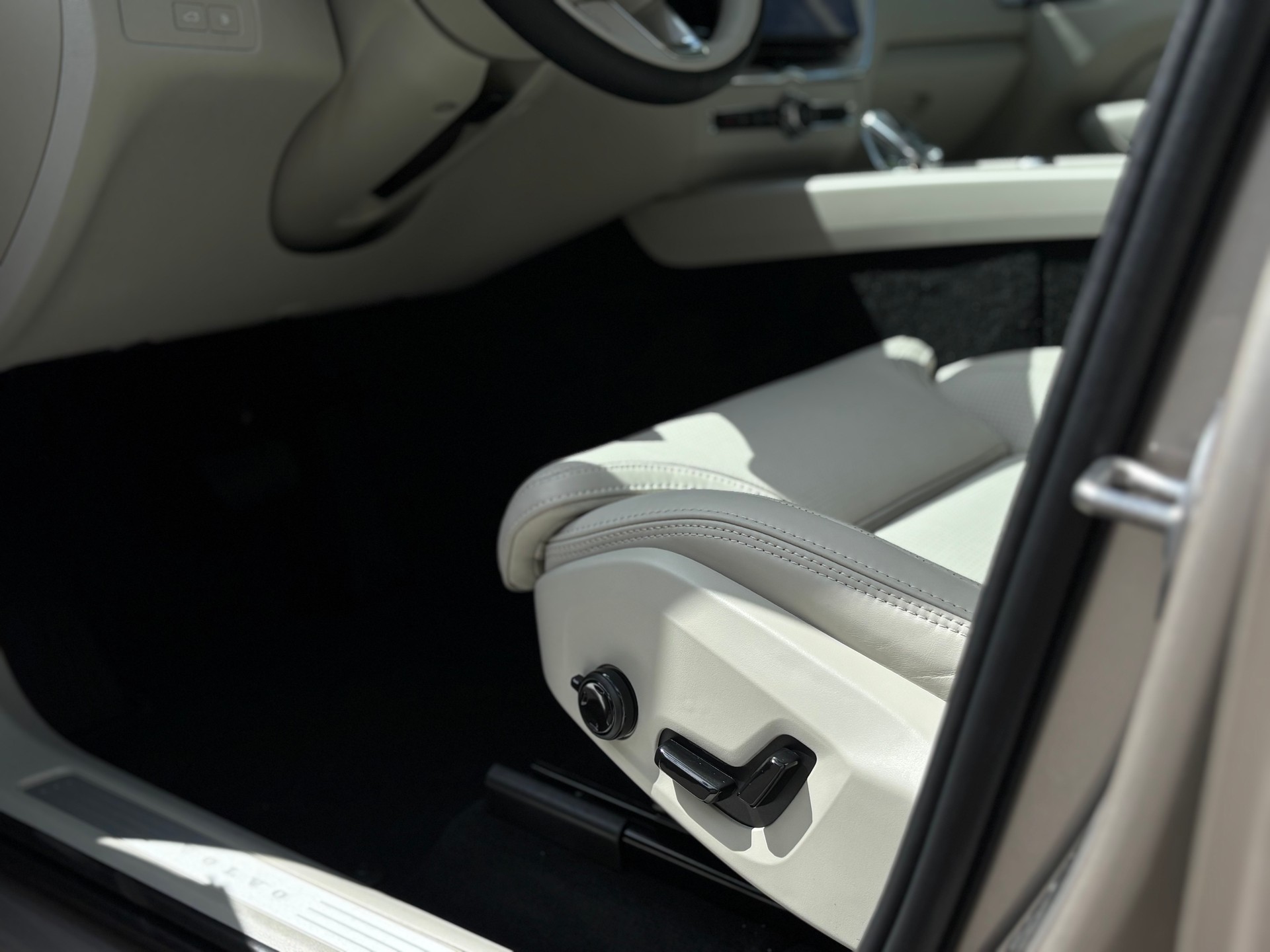 VOLVO XC60 2.0 T8 TE Ultra Dark eAWD-image-17