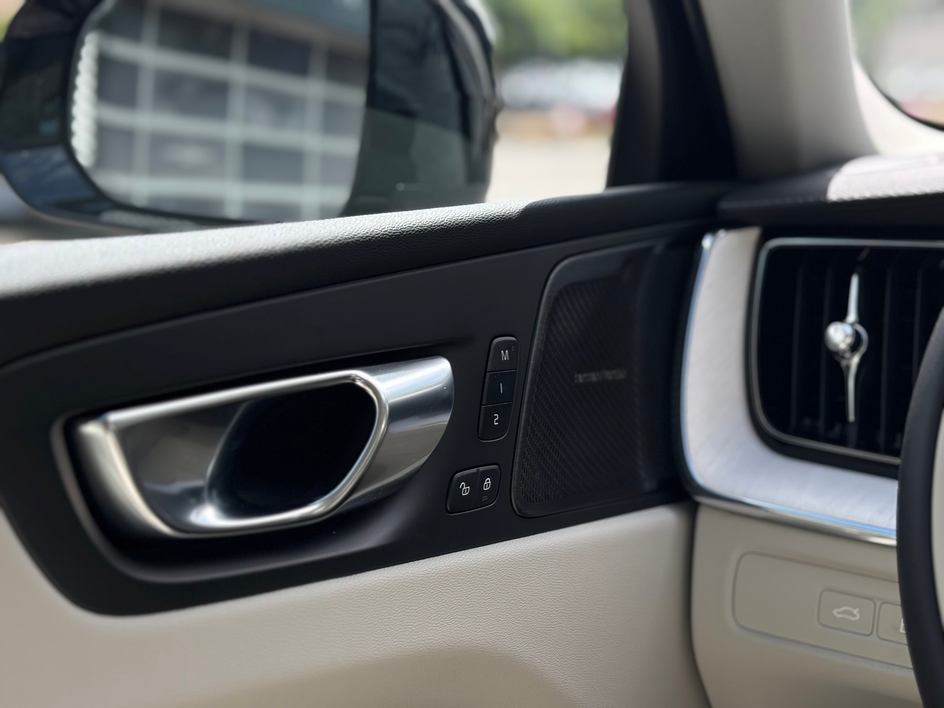VOLVO XC60 2.0 T8 TE Ultra Dark eAWD-image-16