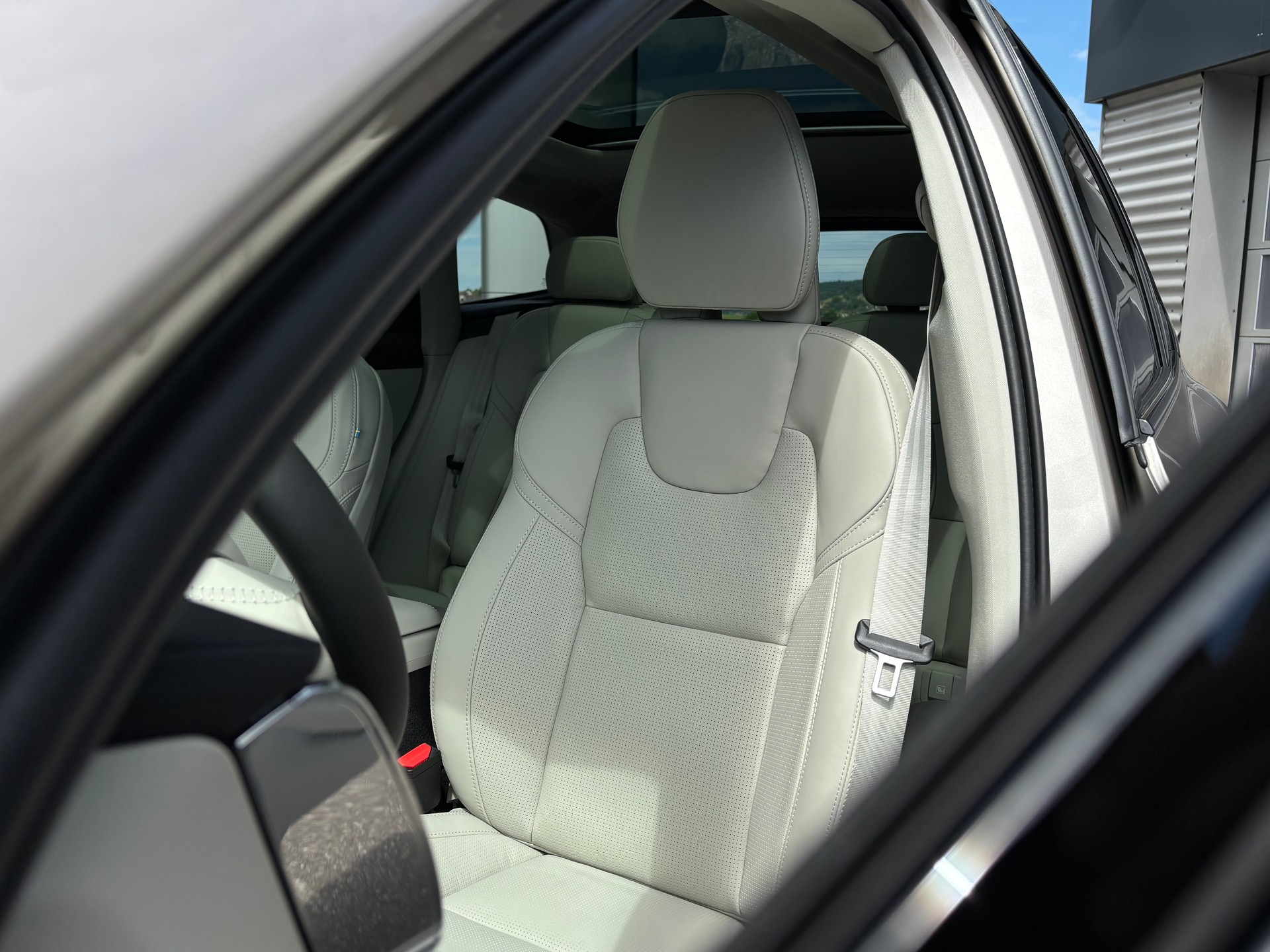 VOLVO XC60 2.0 T8 TE Ultra Dark eAWD-image-3