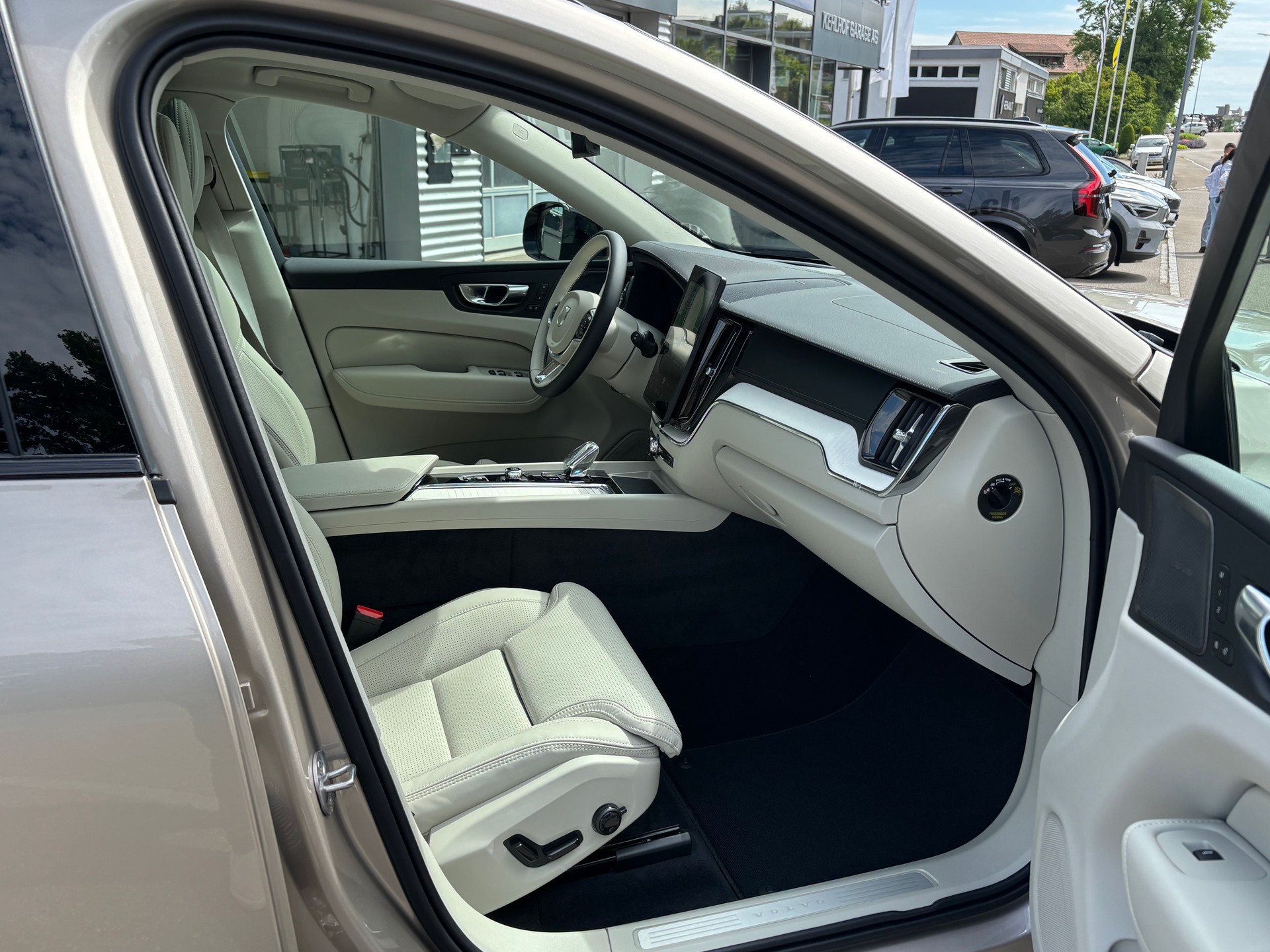 VOLVO XC60 2.0 T8 TE Ultra Dark eAWD-image-6