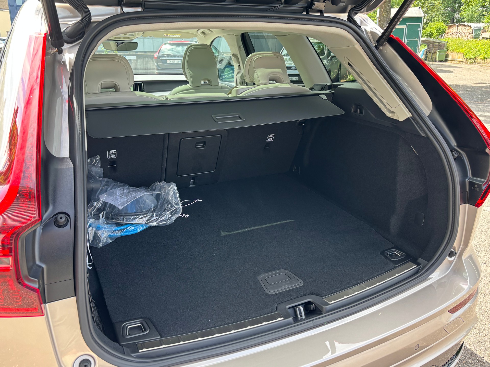 VOLVO XC60 2.0 T8 TE Ultra Dark eAWD-image-9