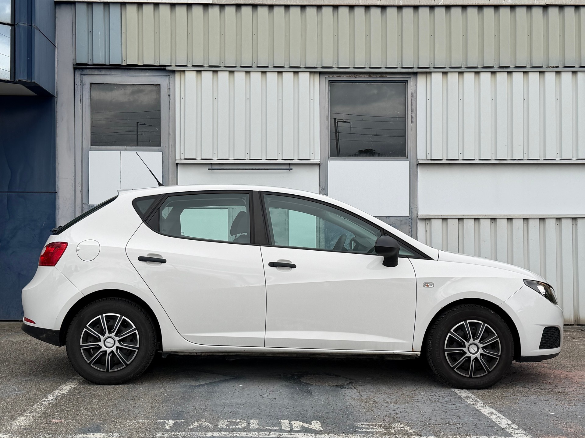 SEAT Ibiza 1.2 Entry-image-2