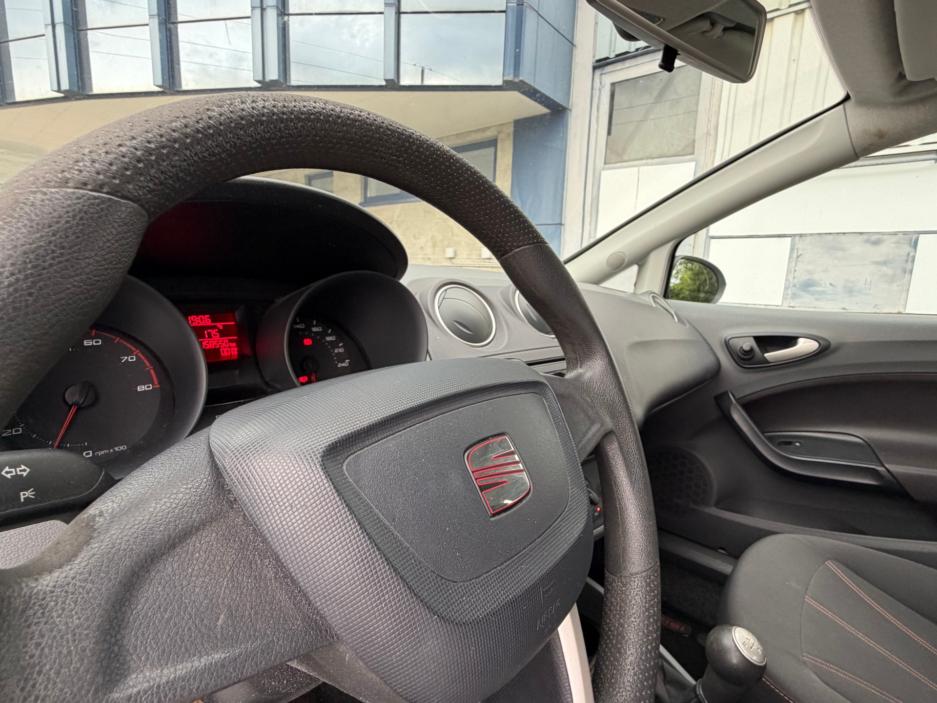 SEAT Ibiza 1.2 Entry-image-11