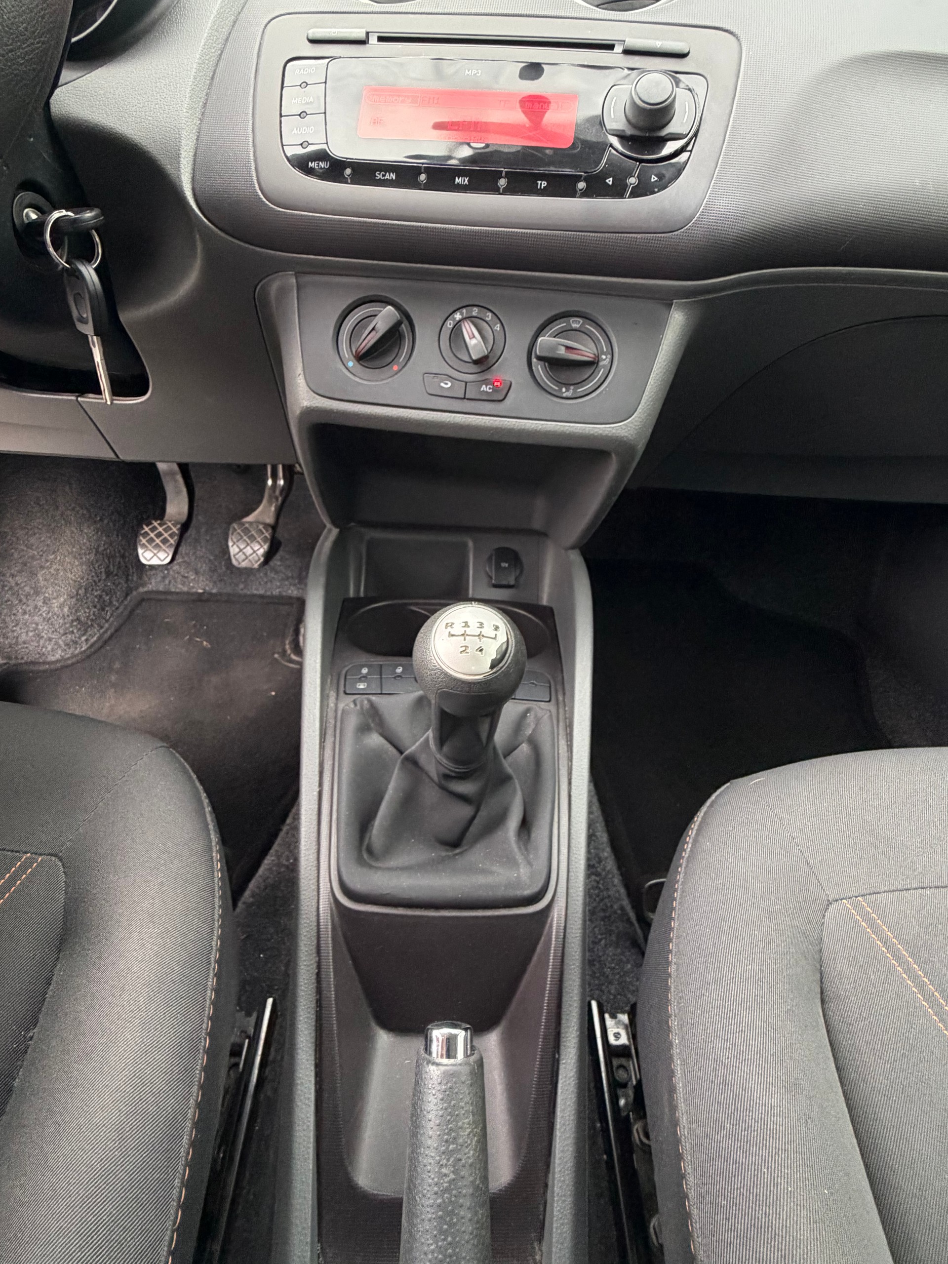 SEAT Ibiza 1.2 Entry-image-12