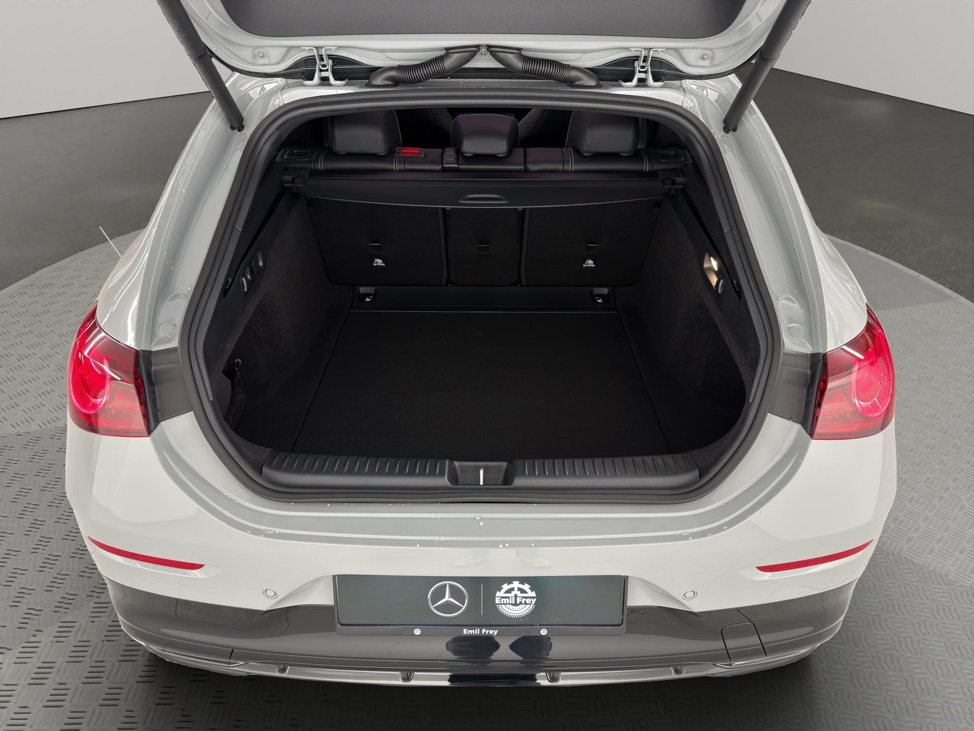 MERCEDES-BENZ CLA 220 4-Matic Shooting Brake-image-6