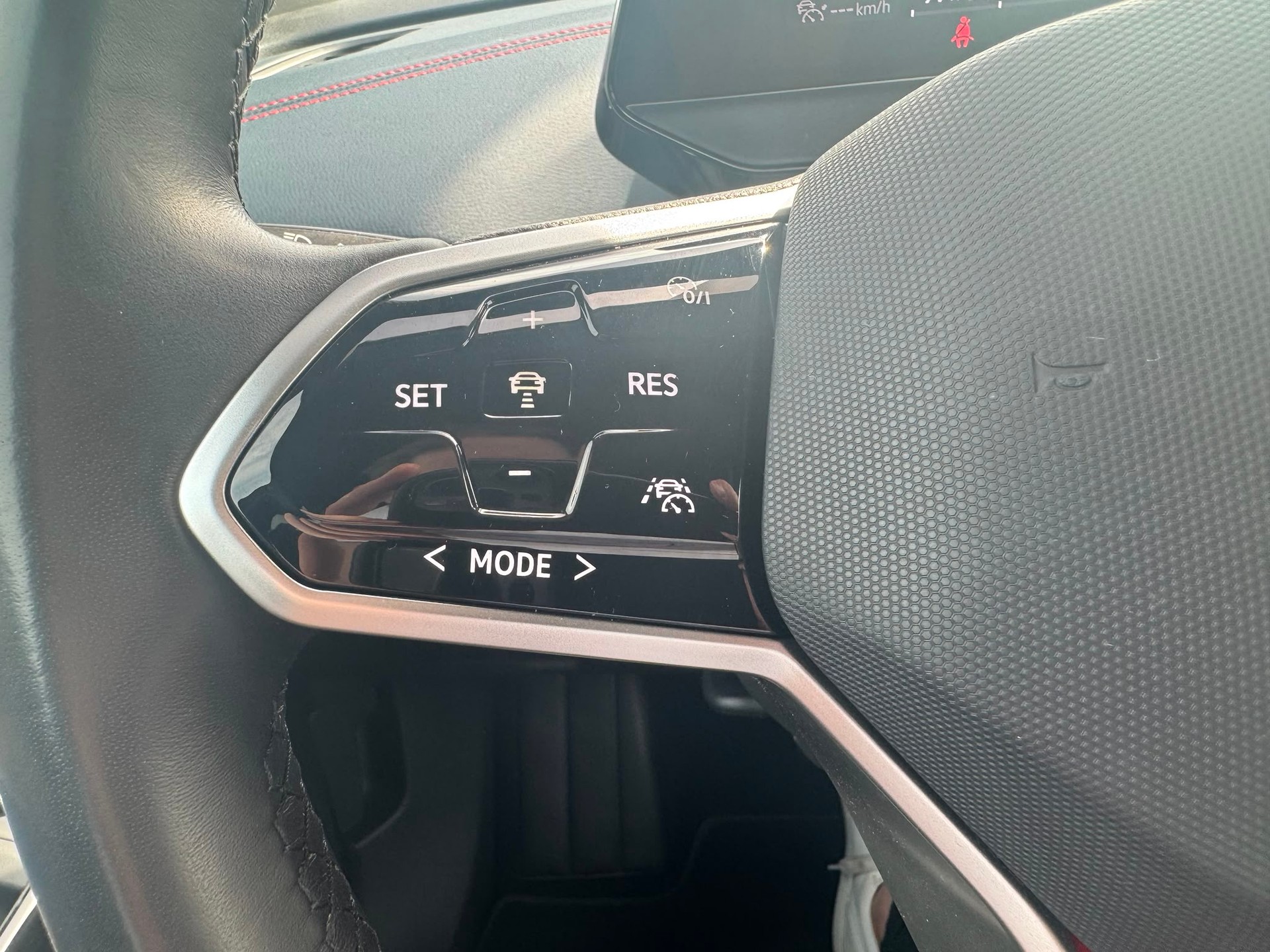 VW ID.4 GTX 77 kWh 4Motion mit Anhängerkupplung und Panorama Dach-image-13