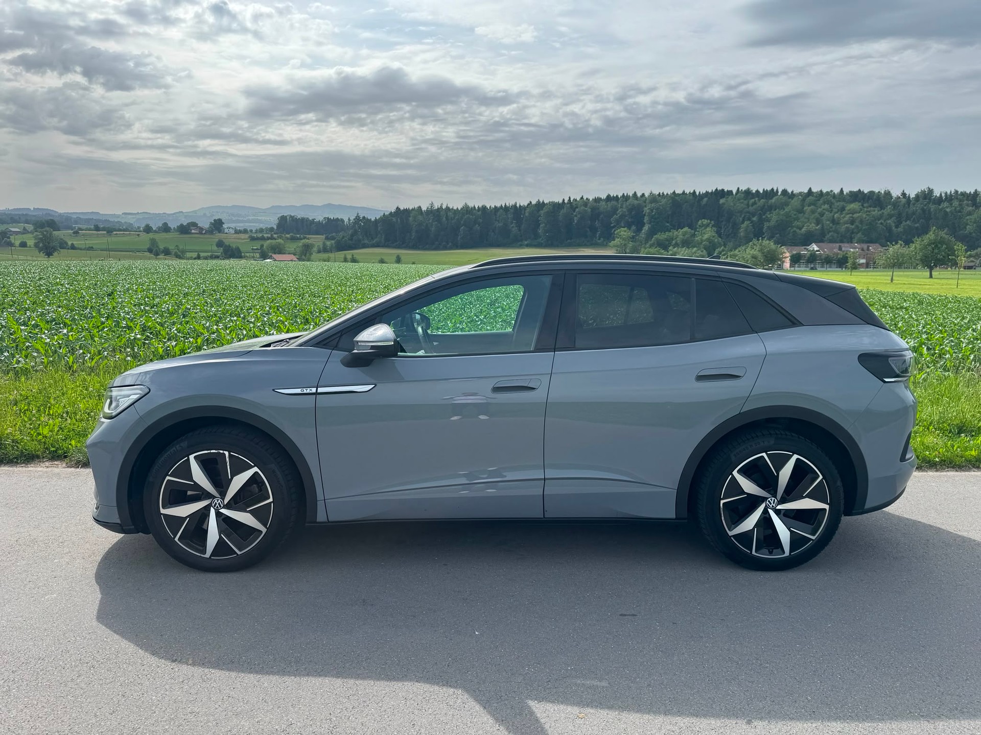 VW ID.4 GTX 77 kWh 4Motion mit Anhängerkupplung und Panorama Dach-image-2