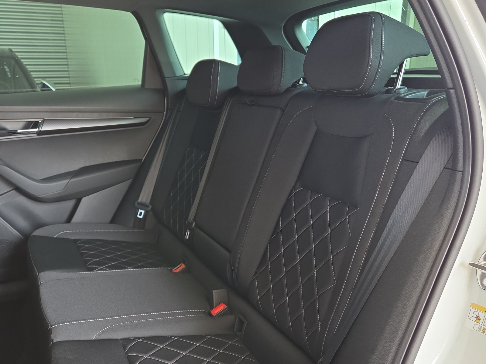 SKODA Karoq 1.5 TSI SportLine DSG-image-8