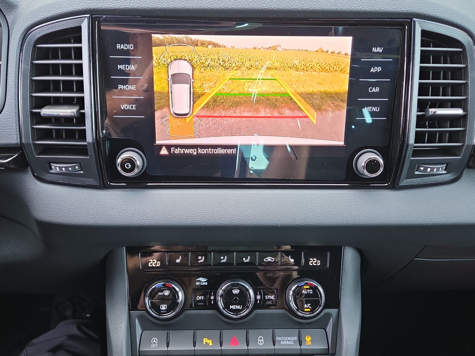 SKODA Karoq 1.5 TSI SportLine DSG-image-10