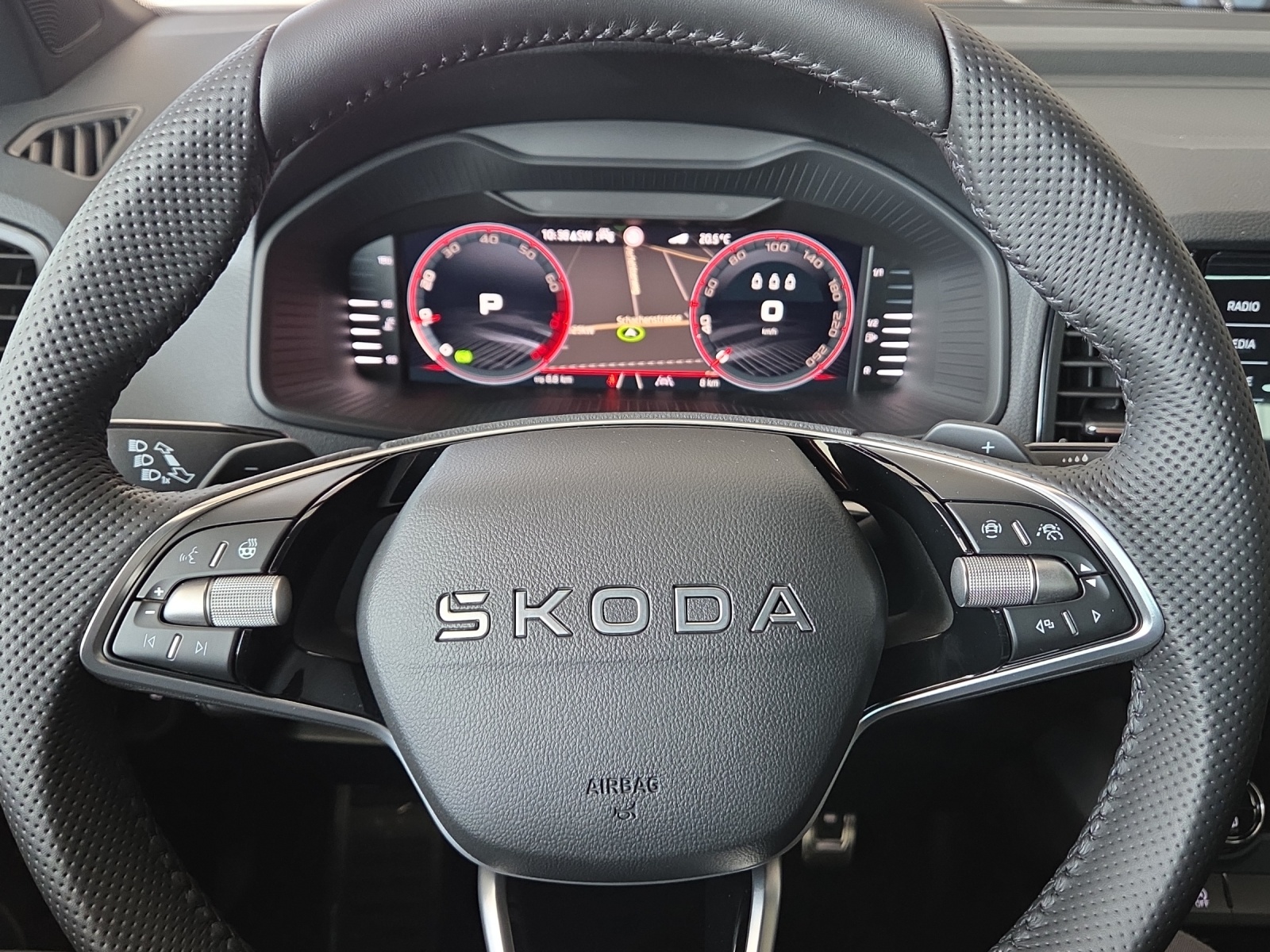 SKODA Karoq 1.5 TSI SportLine DSG-image-9