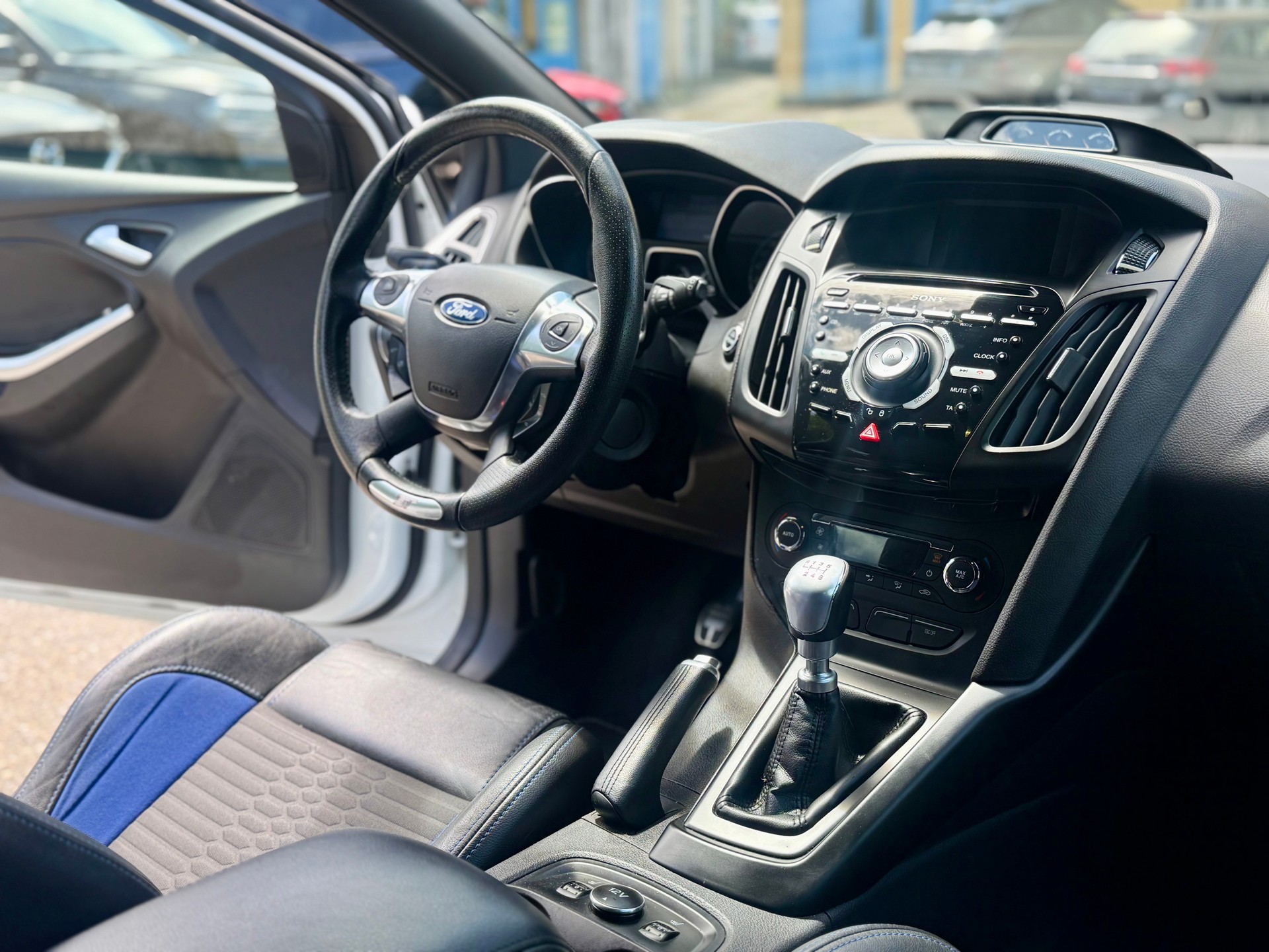 FORD Focus 2.0 SCTi ST-2-image-10