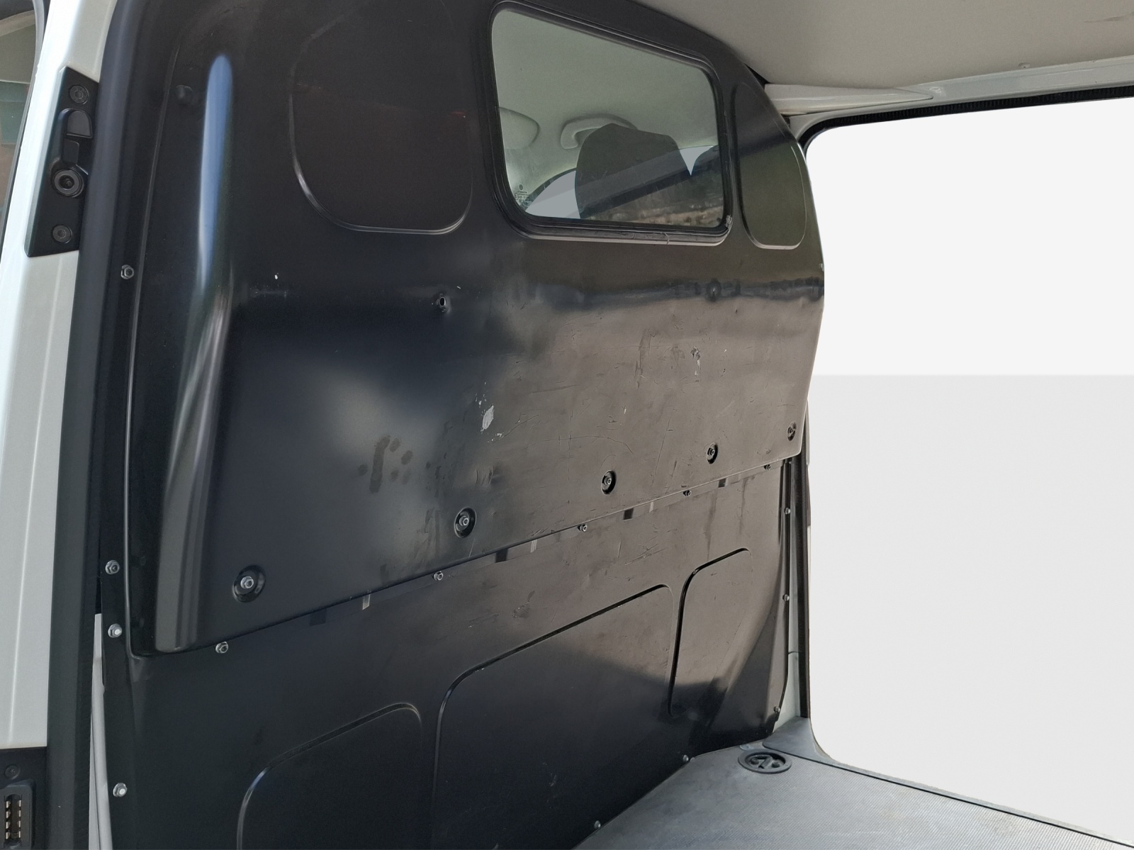VW T6.1 2.0 TDI DSG-image-14