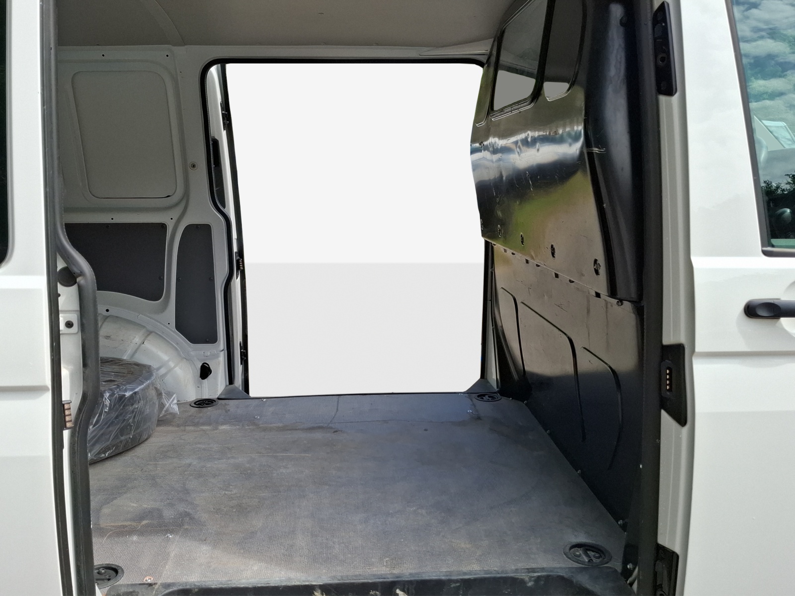 VW T6.1 2.0 TDI DSG-image-11