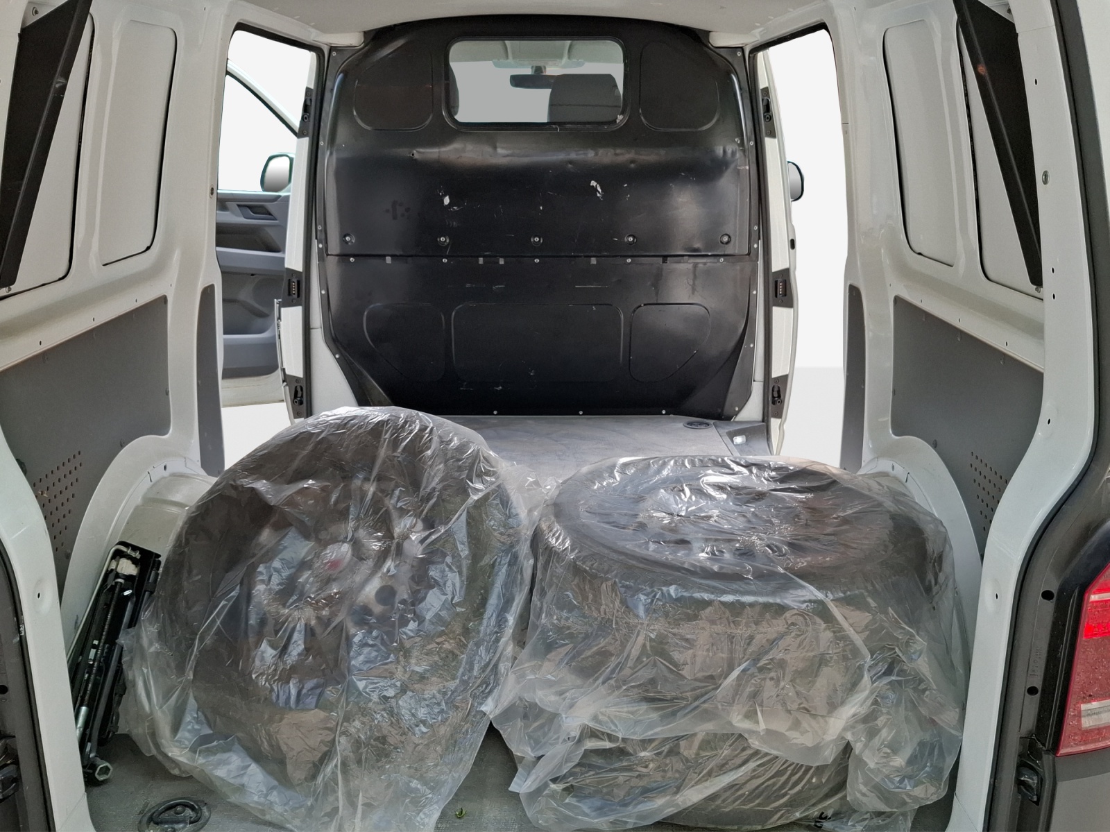 VW T6.1 2.0 TDI DSG-image-12