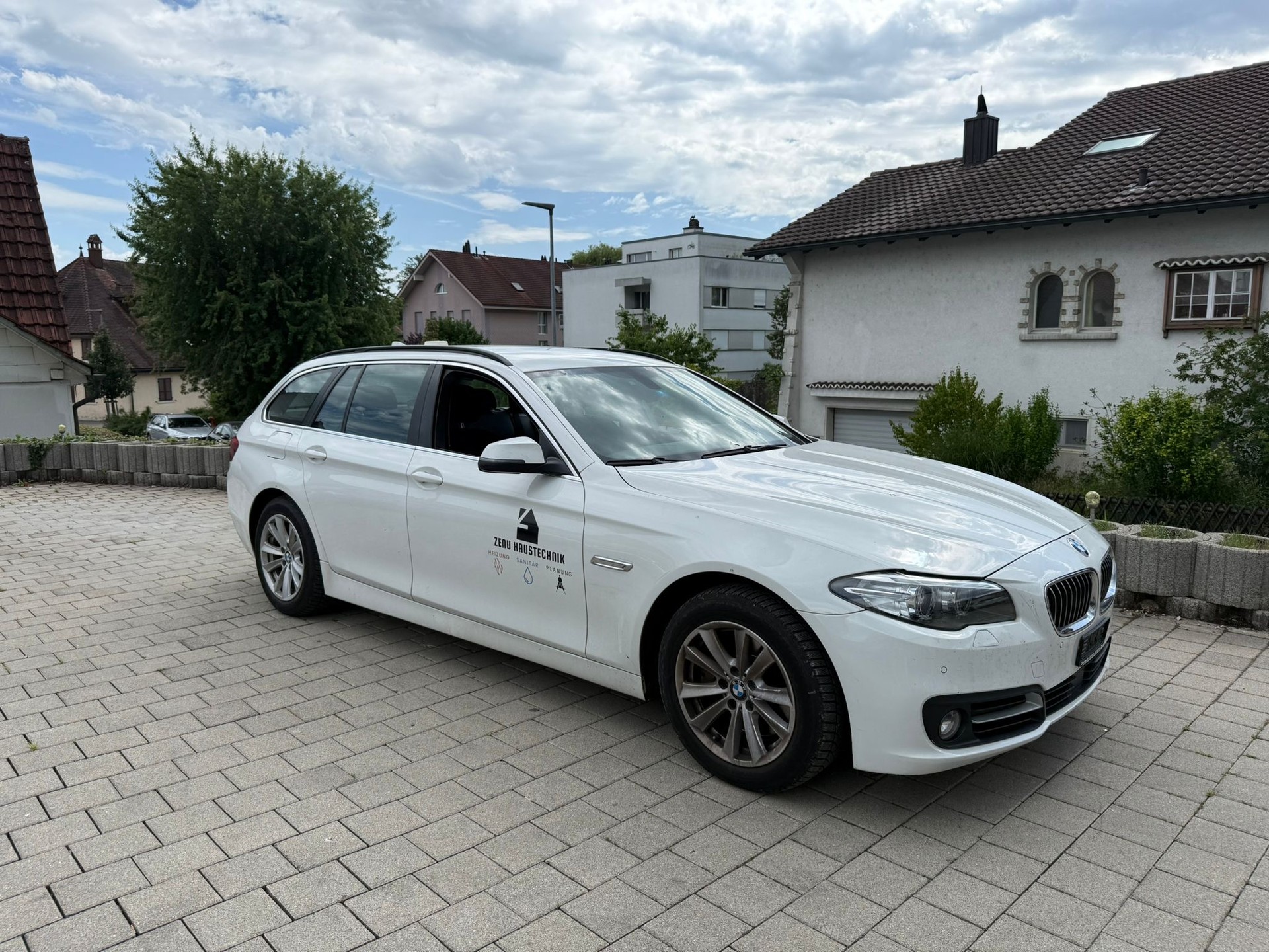 BMW 525d Touring xDrive Steptronic-image-1