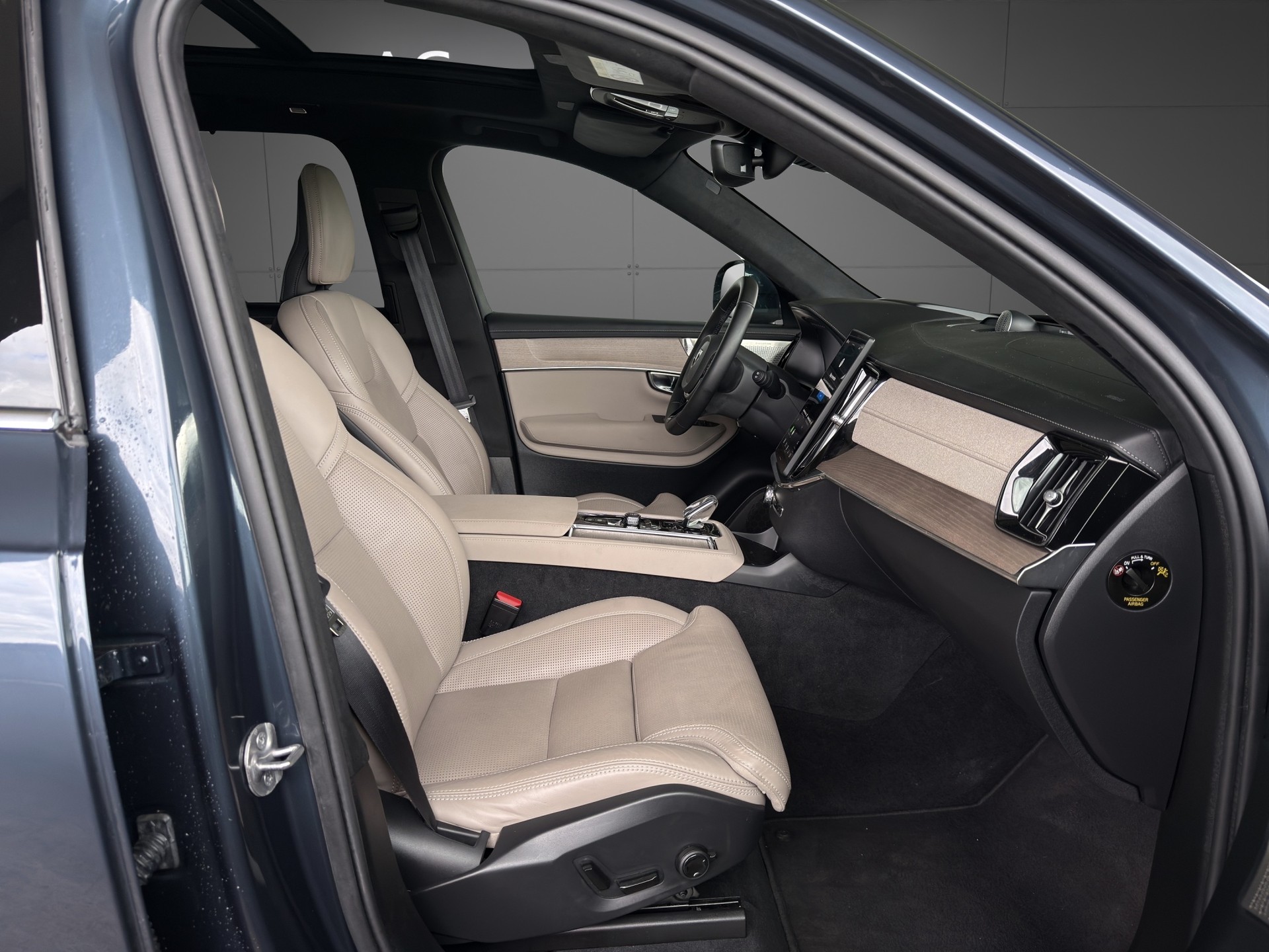 VOLVO XC90 T8 eAWD PluginHybrid Ultra Bright Geartronic-image-12