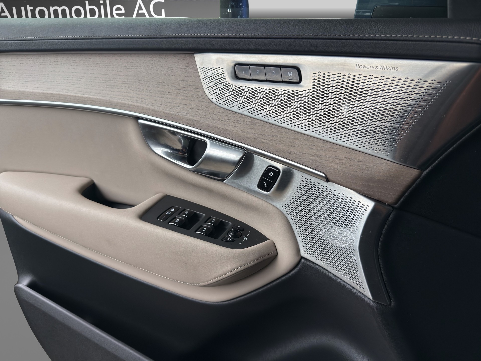 VOLVO XC90 T8 eAWD PluginHybrid Ultra Bright Geartronic-image-15